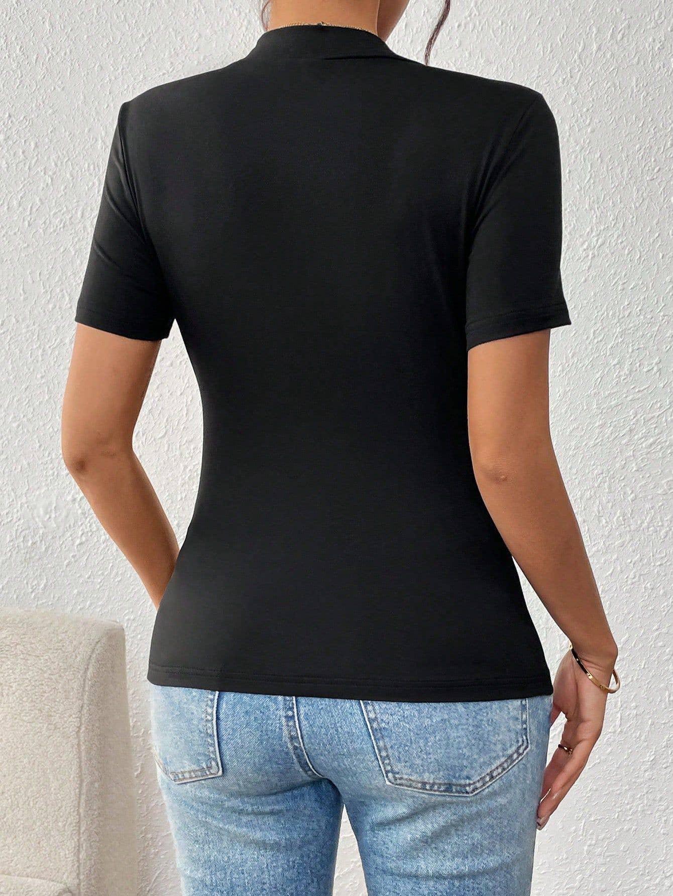 A color-blocking 3D floral embroidery slim shirt