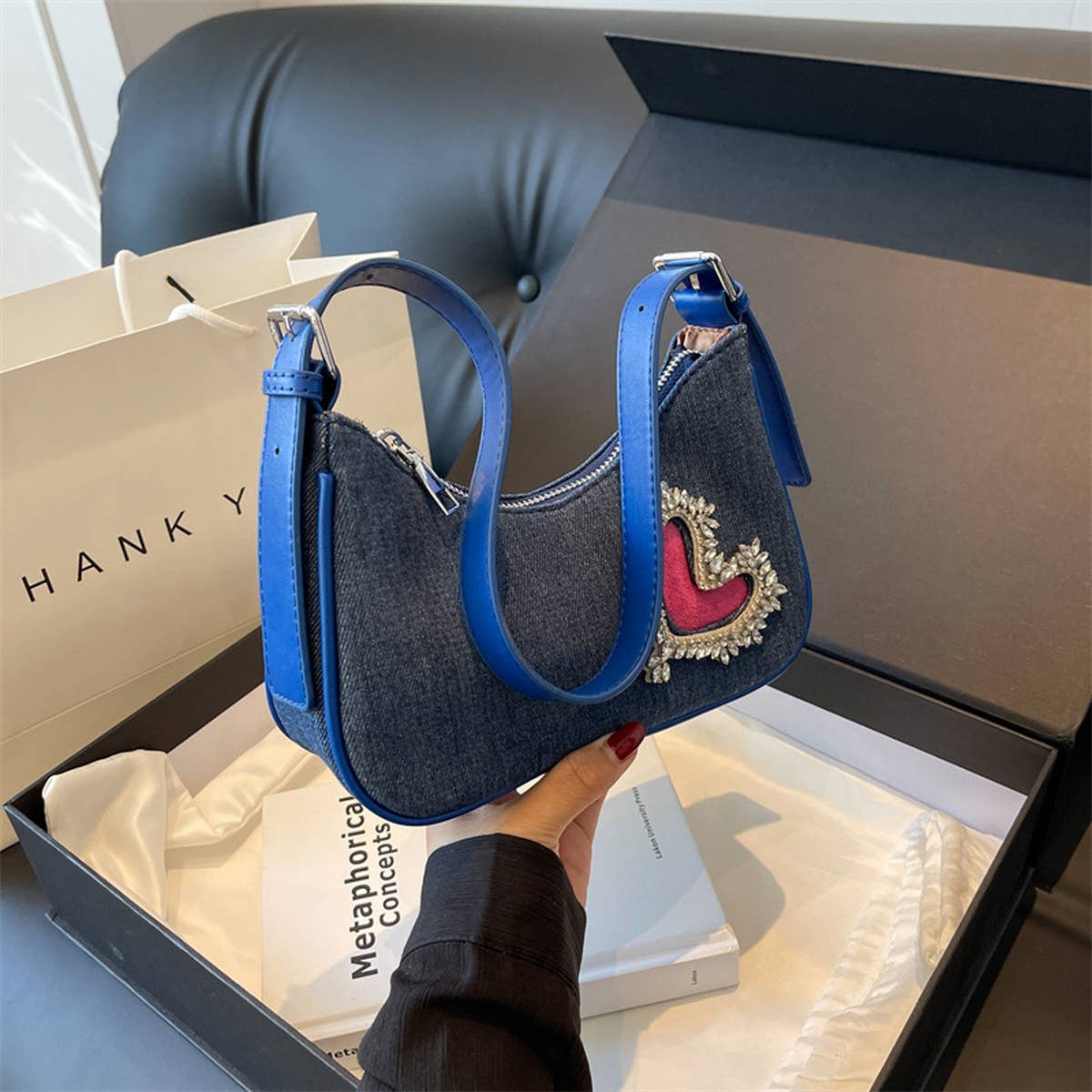 WOMEN HEART RHINESTONE ARMPIT BAG_CWAB1593