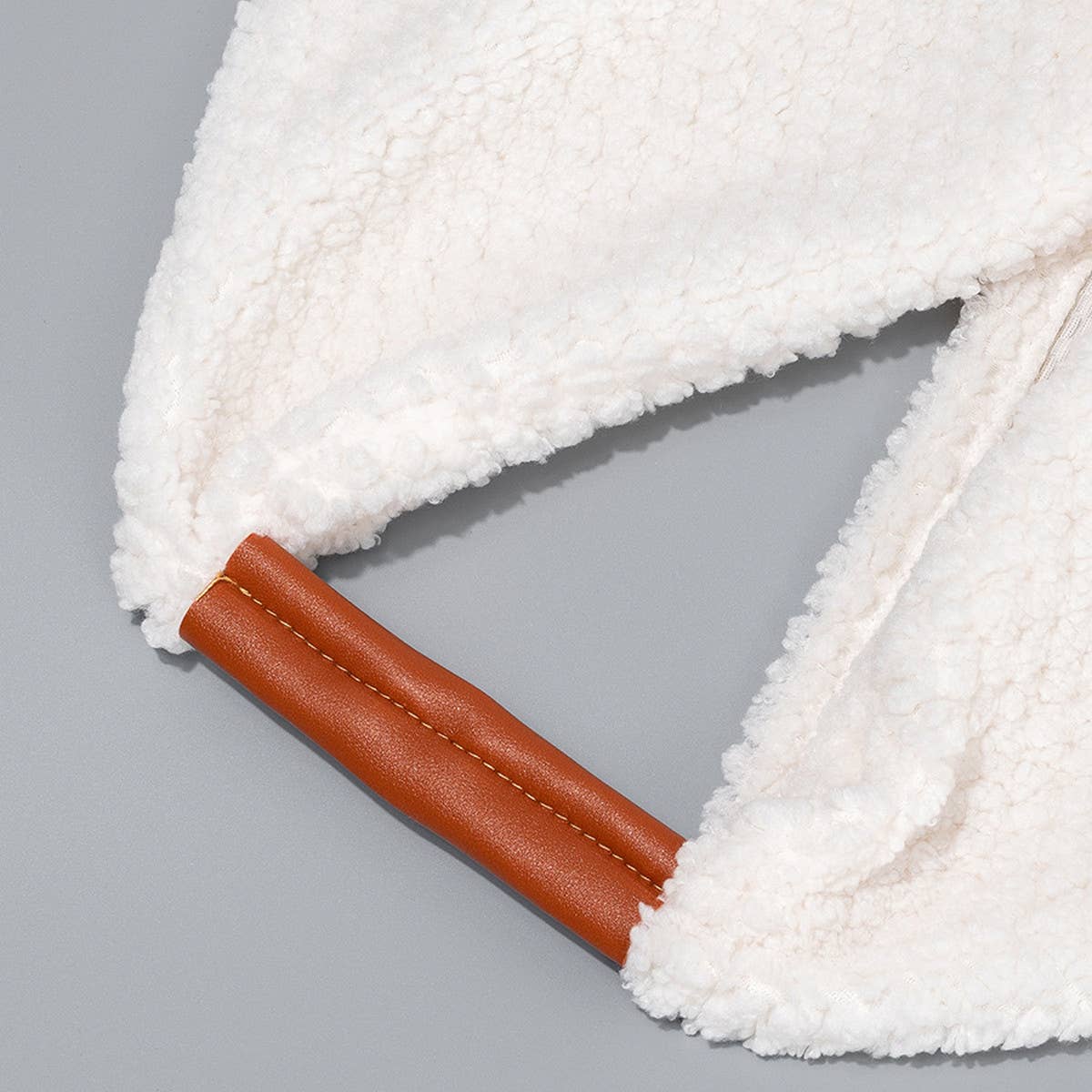 SIMPLE PORTABLE TRIANGLE SHOULDER BAG_CWAB2005