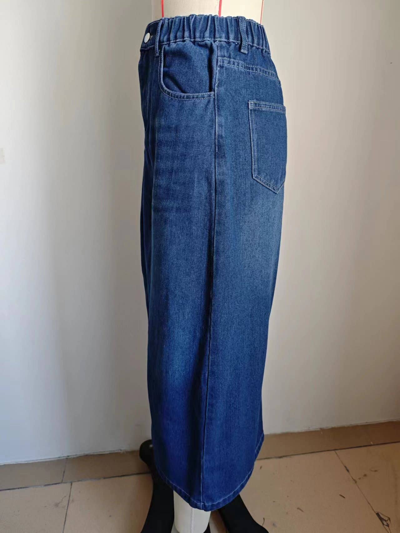 ELASTIC-WAISTED SLIT DENIM SKIRT