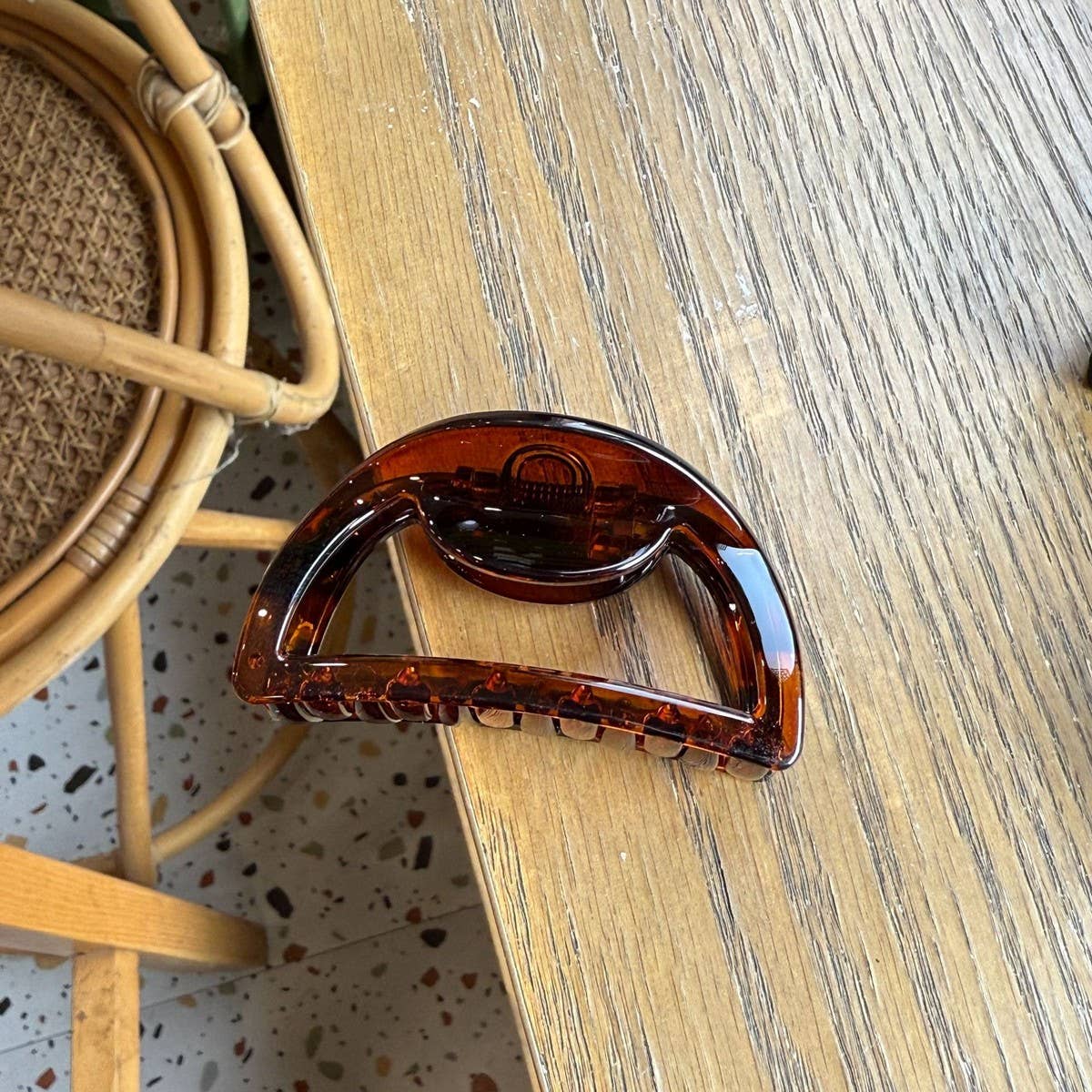 CWAHA4553_BUTTERFLY BUCKLE 7CM HOLLOW SEMICIRCLE HAIRPIN