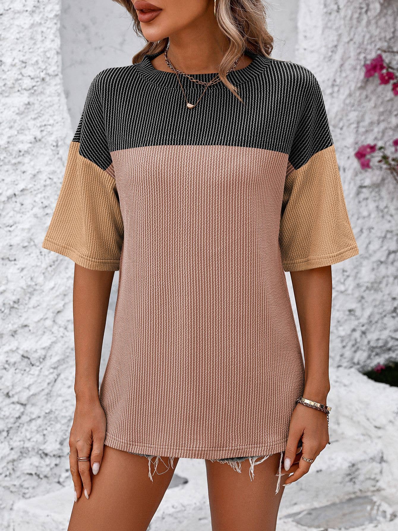 ROUND NECK TWIST STRIP COLOR MATCHING T-SHIRT