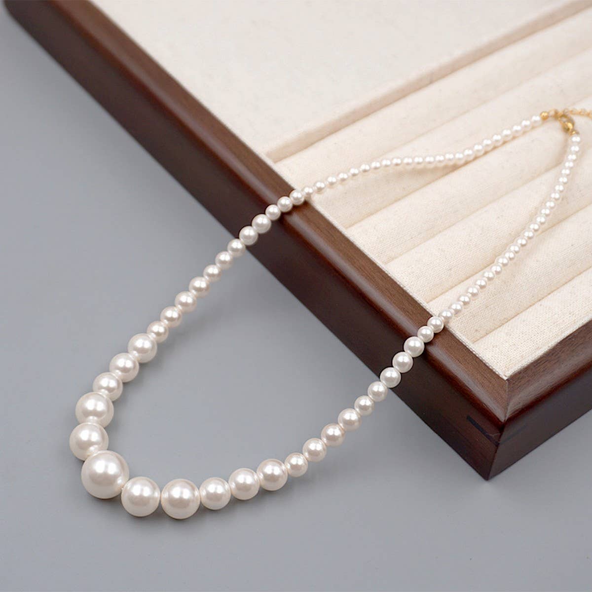 ELEGANT RETRO GRADIENT PEARL NECKLACE