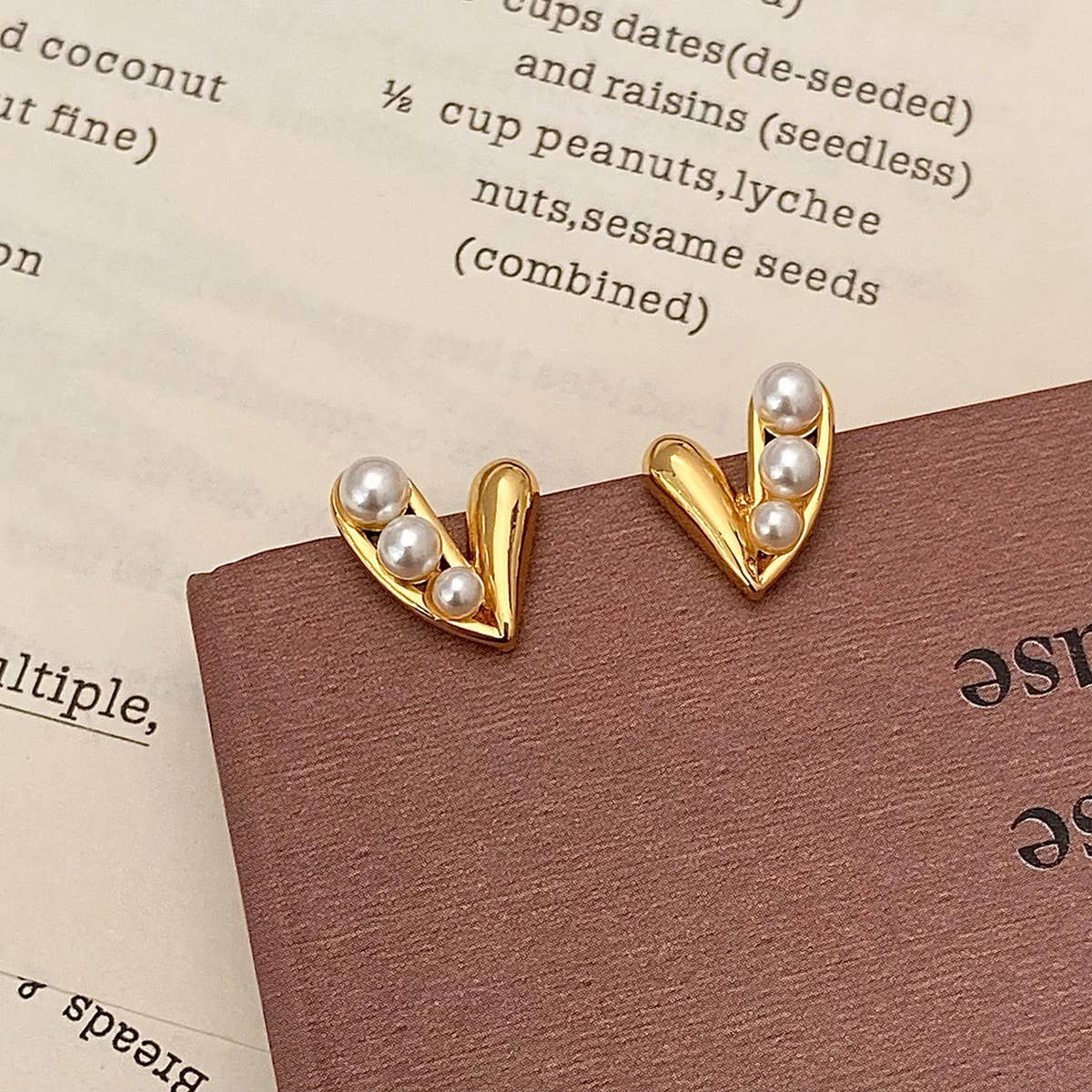 VALENTINE'S DAY HEART SHAPED SHELL PEARL EARRINGS