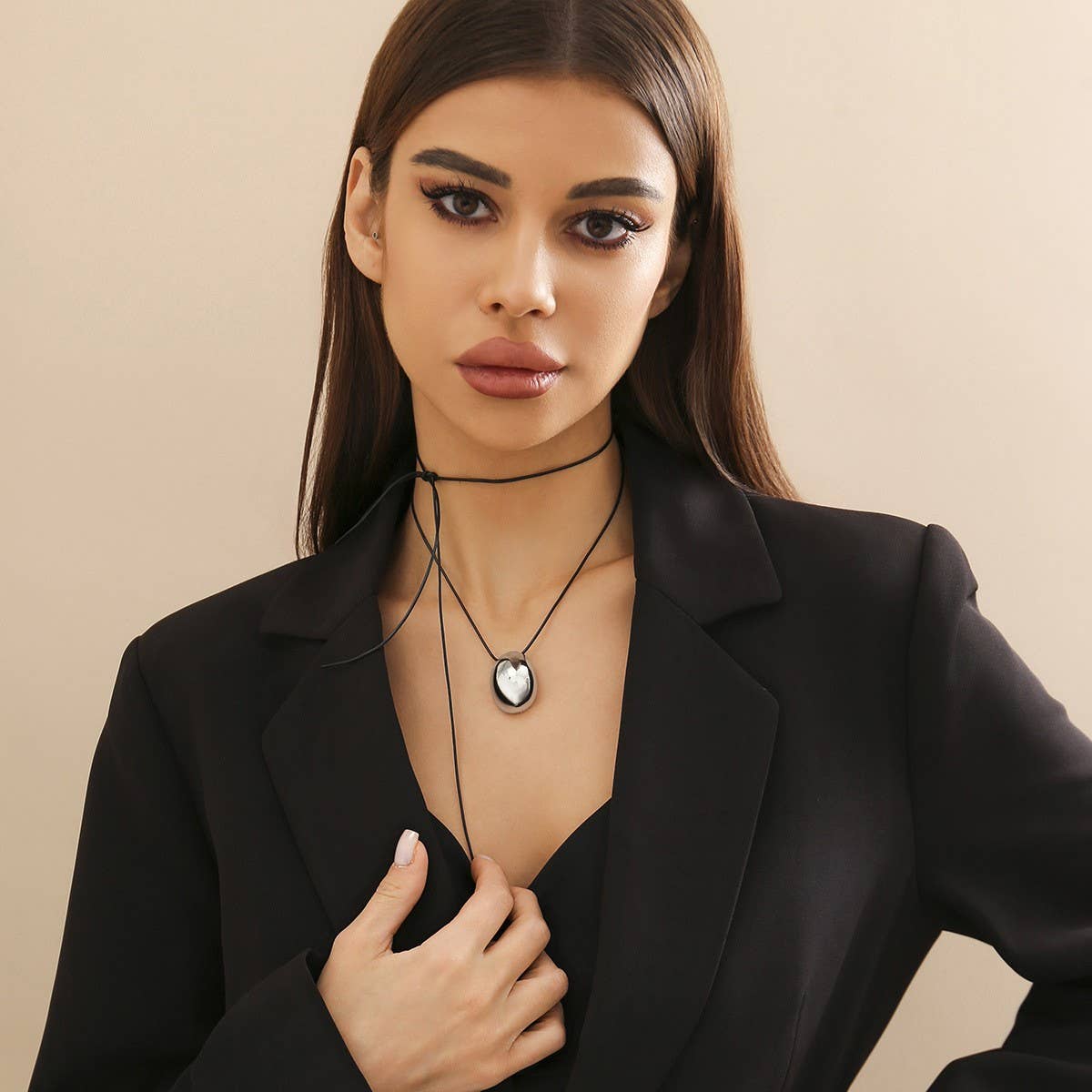 DRAWN WAX THREAD NECKLACE WITH PENDANT