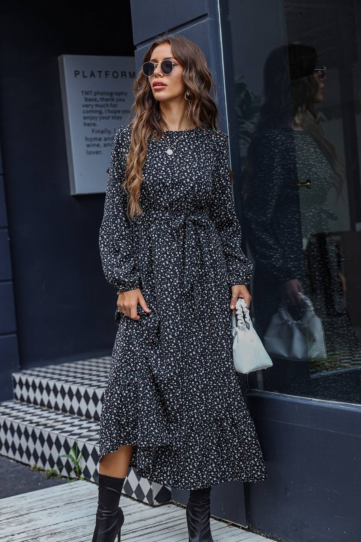 Elegant commuting round-neck lace-up dress