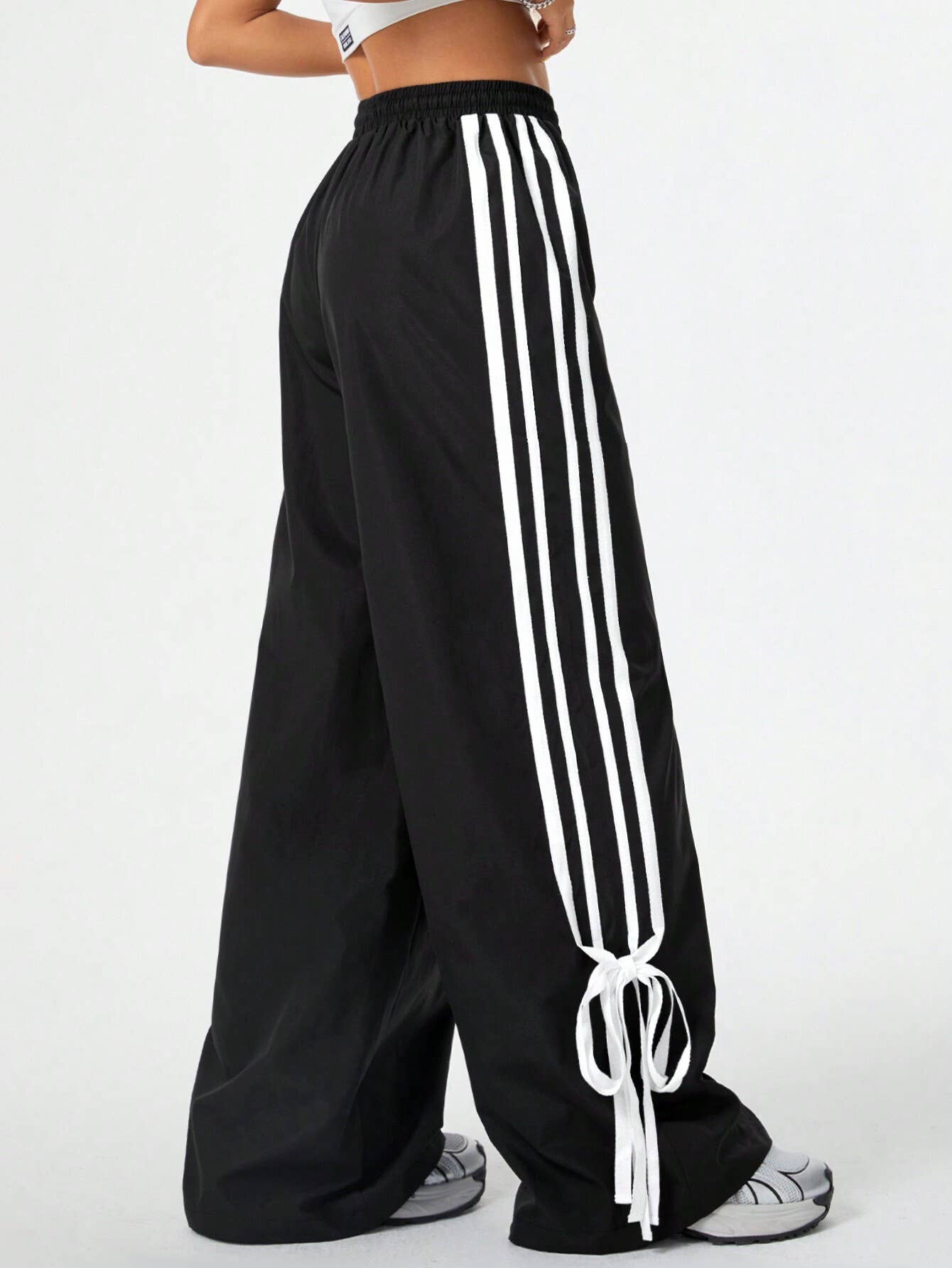 Slim, high-waisted, wide-legged trousers