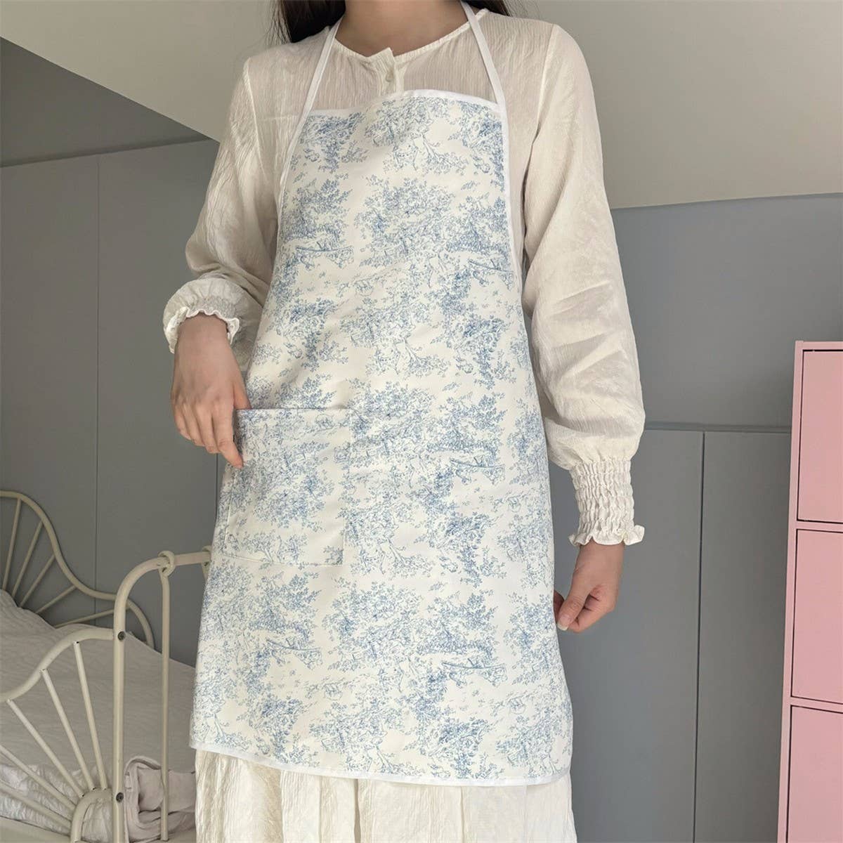 INK AND WATERPROOF AND OIL-RESISTANT BLUE APRON