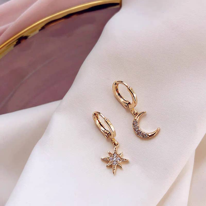 Asymmetric star-moon-ear diamond earrings