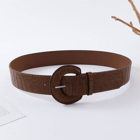 The accessory is a simple and versatile wide belt
