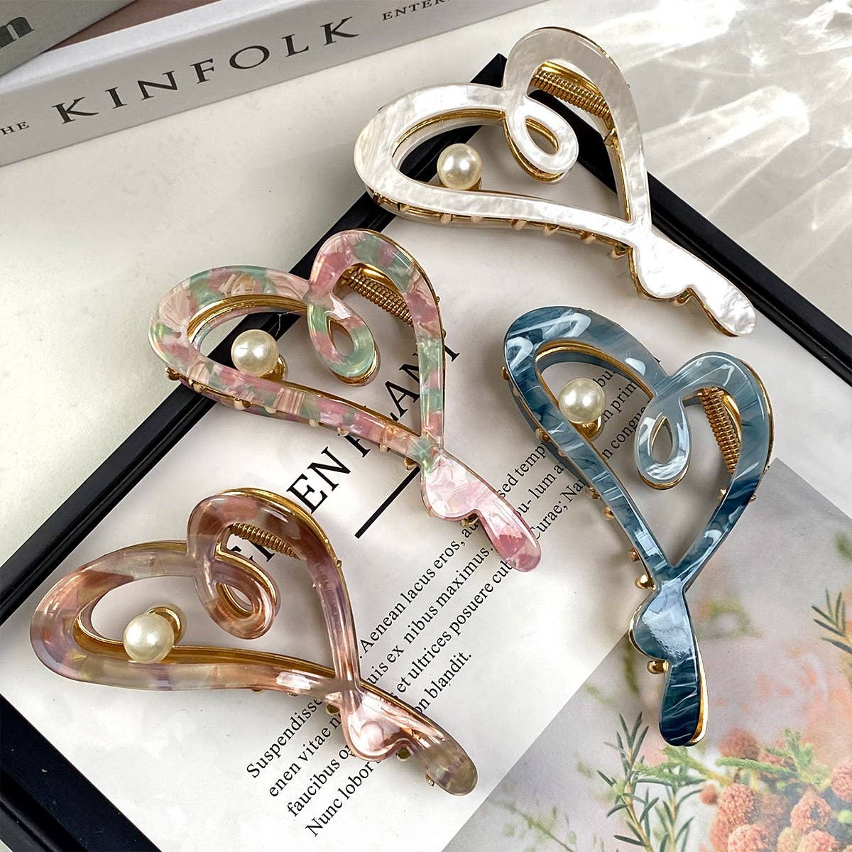 SWEET AND VERSATILE HEART HOLLOW HAIRPIN