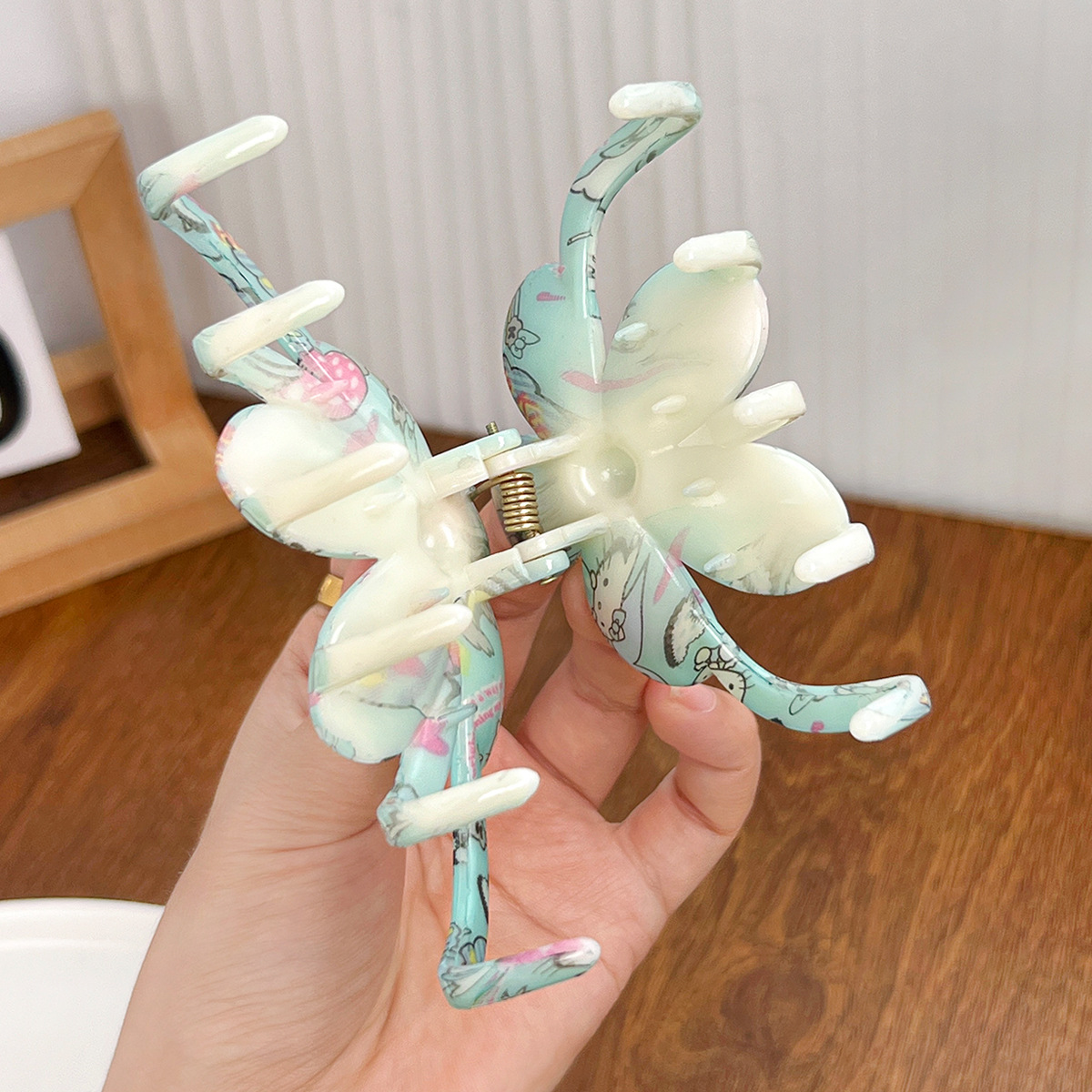 Vintage Floral Claw Clip ? Elegant Chinese Grip