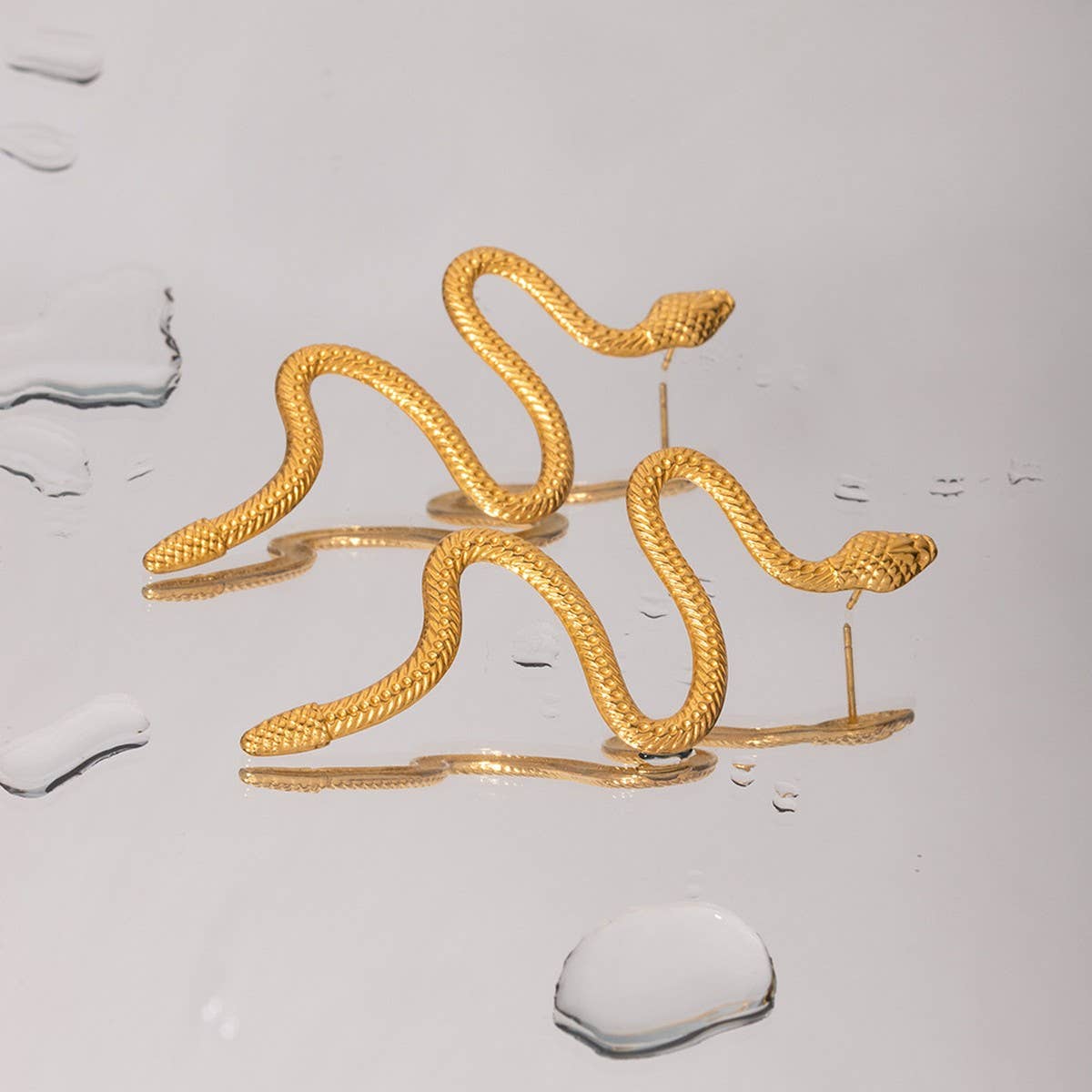 GOLD CURVED SNAKE DESIGN TITANIUM EARRINGS