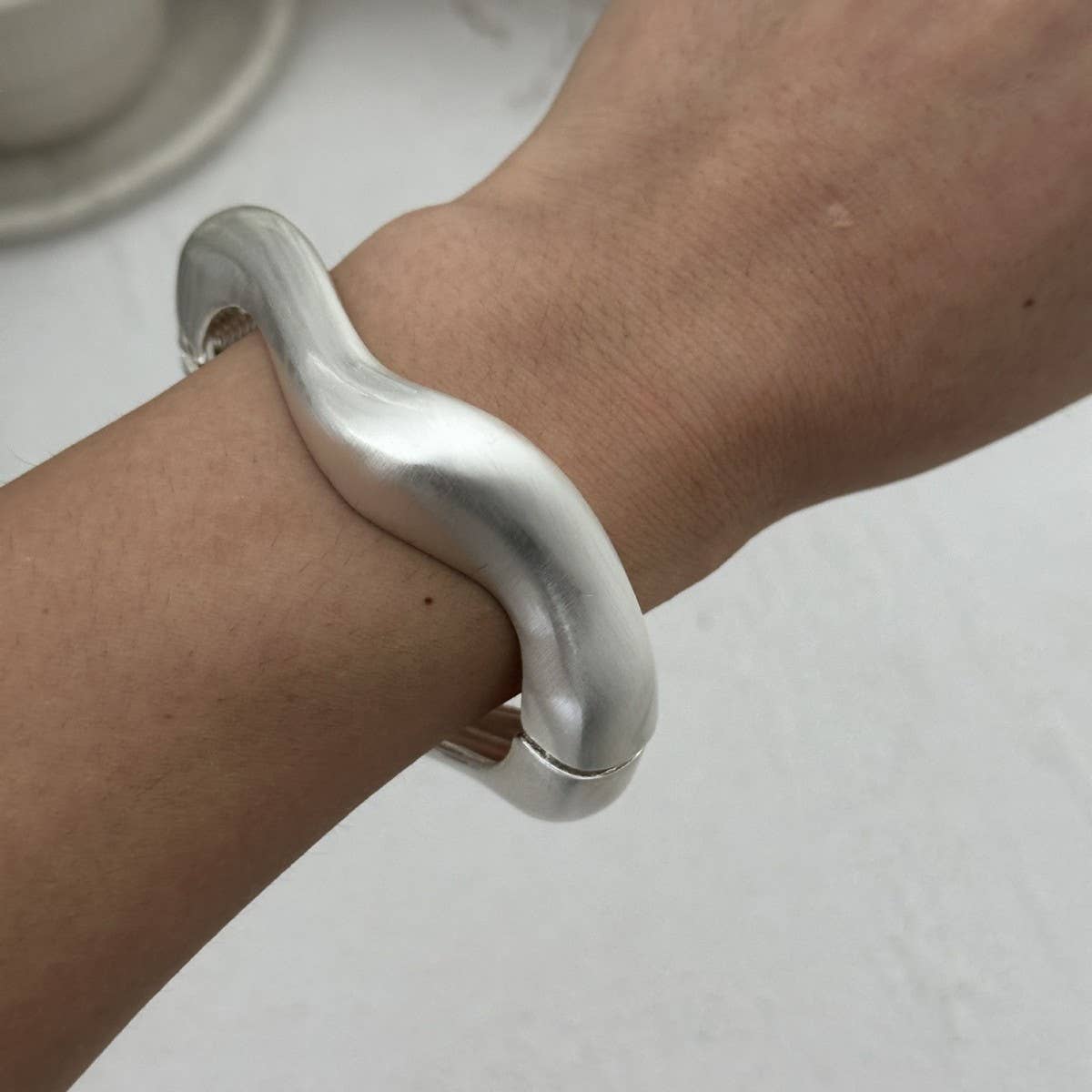 FASHIONABLE AND VERSATILE POLISHED ALLOY BRACELET_CWMM3119