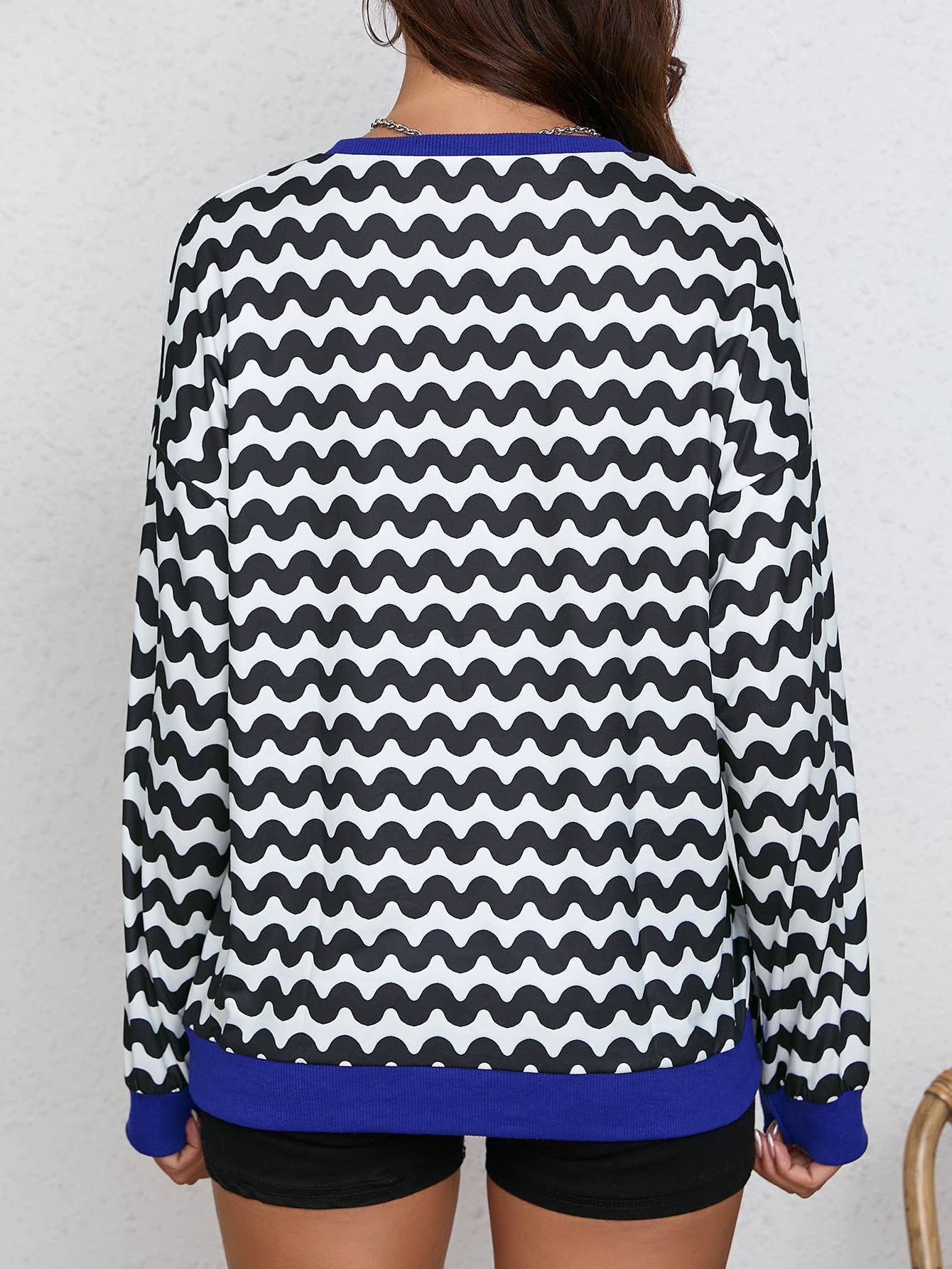 Wavy color-blocked long-sleeved sweatshirt
