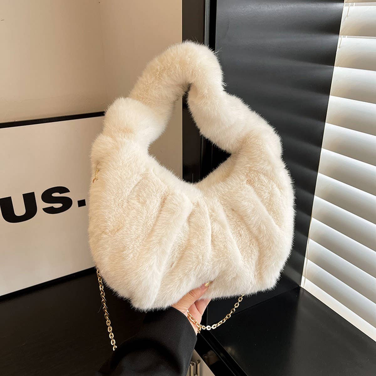 WINTER PLEATED DUMPLING BAG ONE-SHOULDER PLUSH BAG_CWAB3944