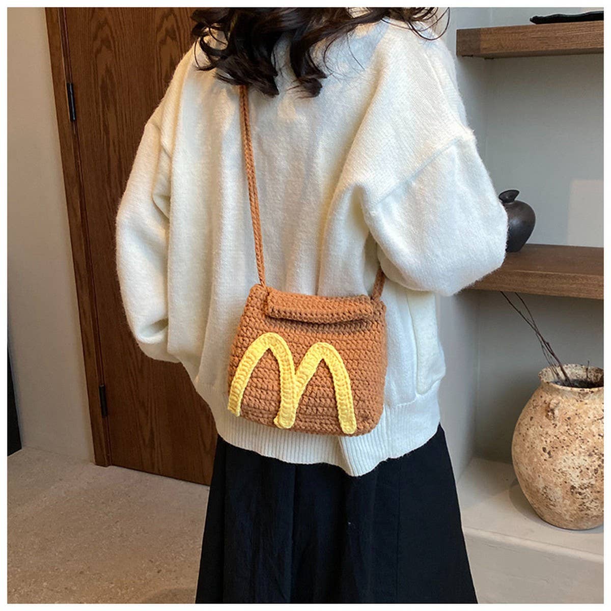 VERSATILE HAND-KNITTED M LETTER BAG_CWAB2421