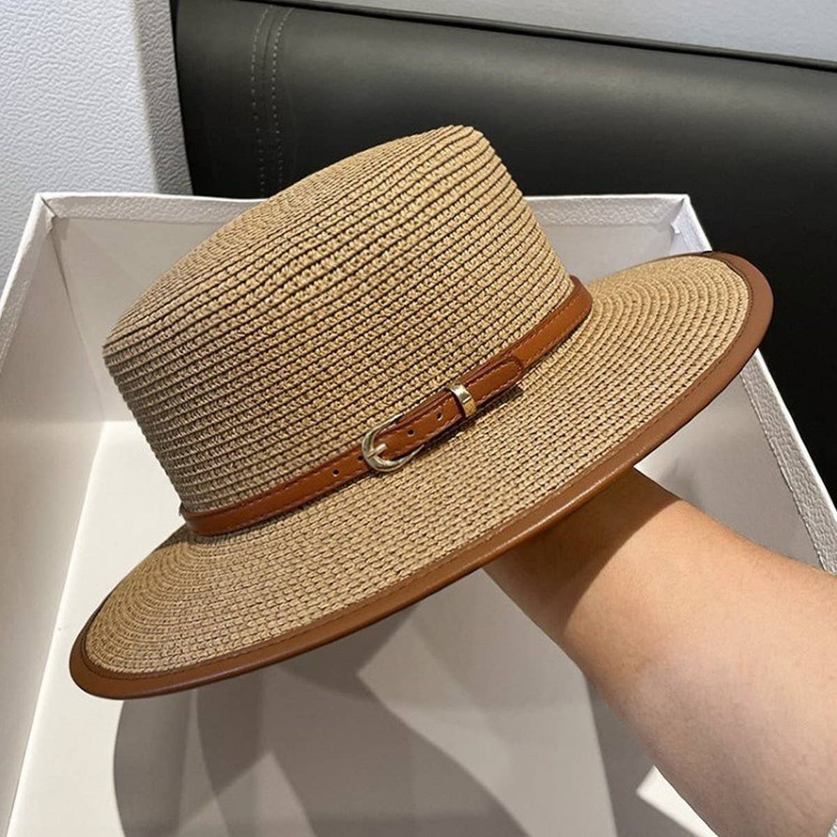 Flat Top Fashion Straw Hat with Belt_CWAH3400