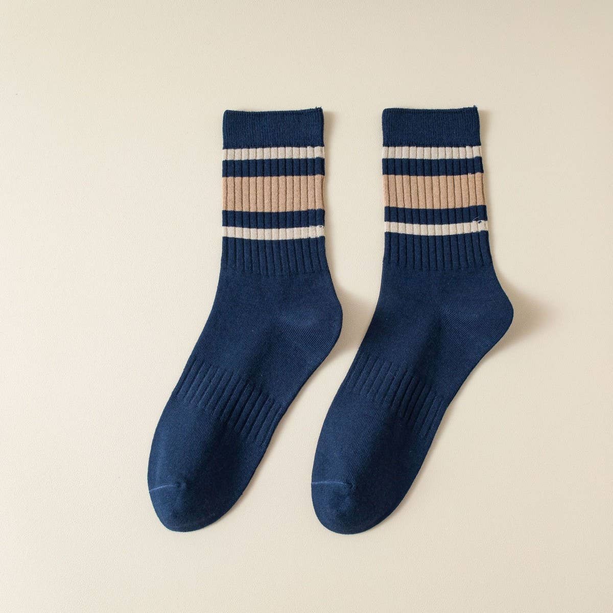 NEW VERSATILE STRIPED SPORTS COTTON MID-CALF SOCKS_CWMS1354