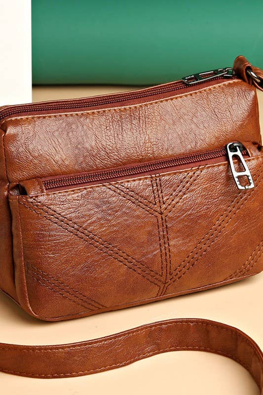 SOFT LEATHER SQUARE MESSENGER BAG_CUAB0036