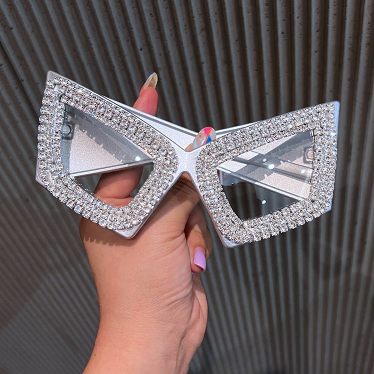 LARGE FRAME CAT-EYE DIAMOND SUNGLASSES