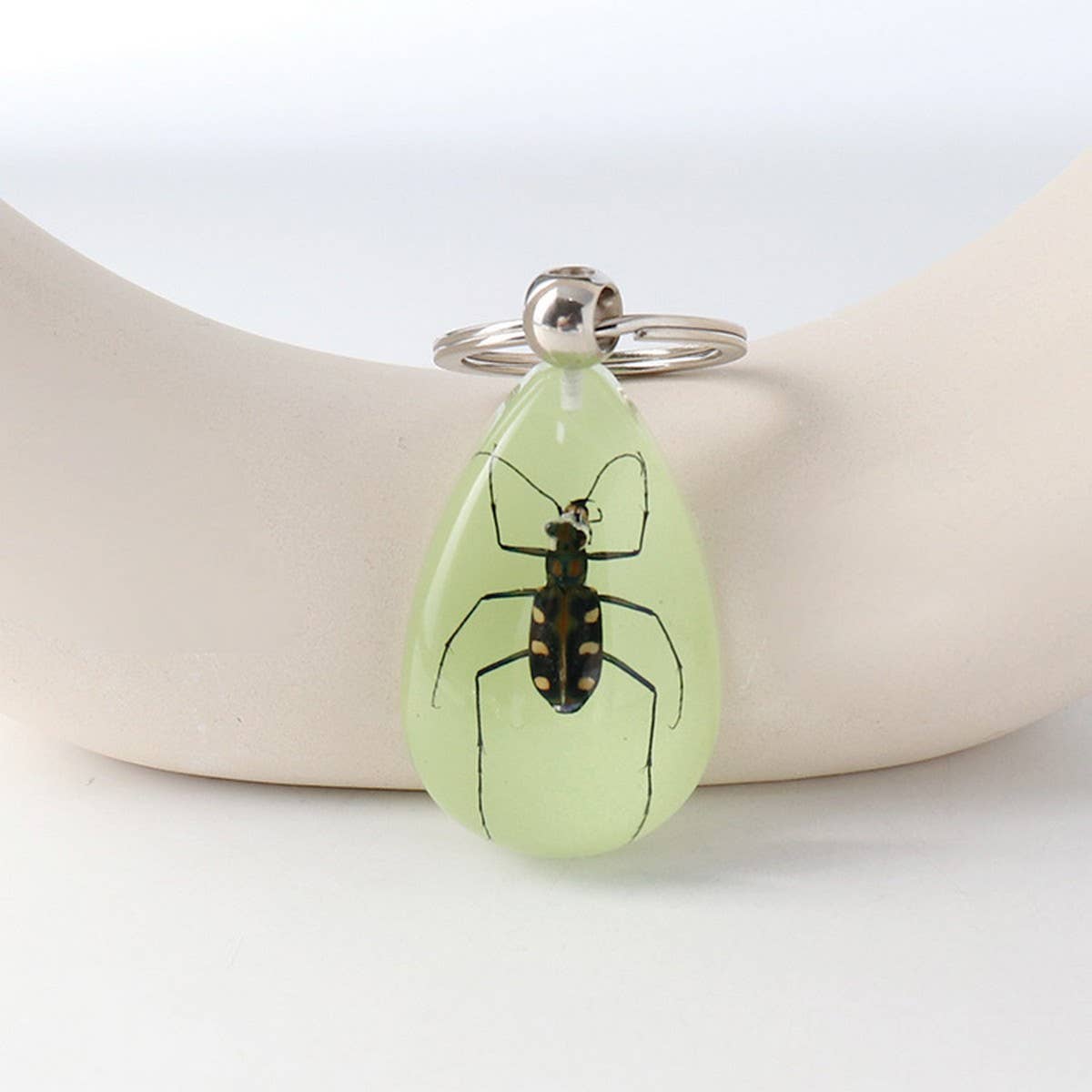 AMBER GLOW-IN-THE-DARK INSECT KEYCHAIN PENDANT_CWMM3698
