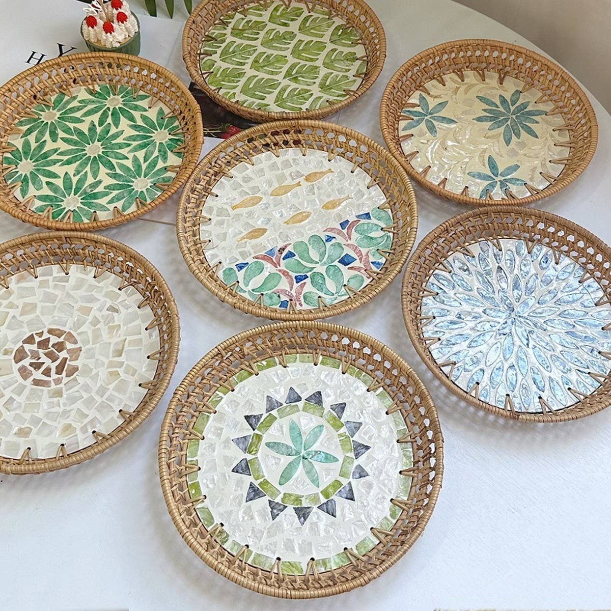 RATTAN SHELL ROUND FRUIT PLATE TEA TRAY_CWMM4537