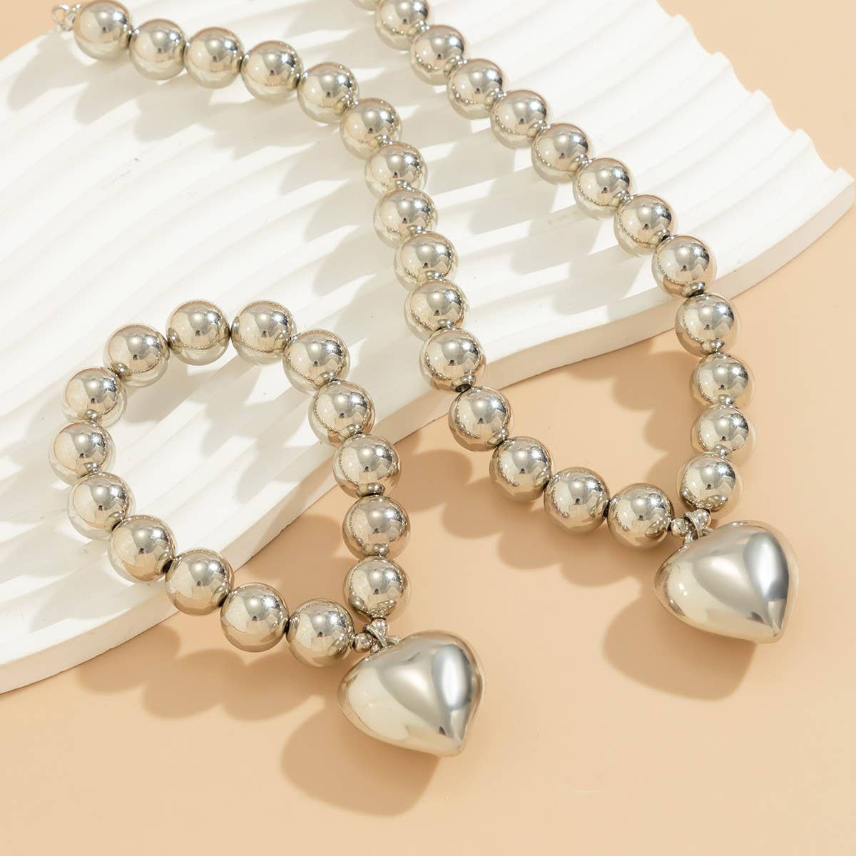 IMITATION PEARL HEART SHAPED PENDANT NECKLACE
