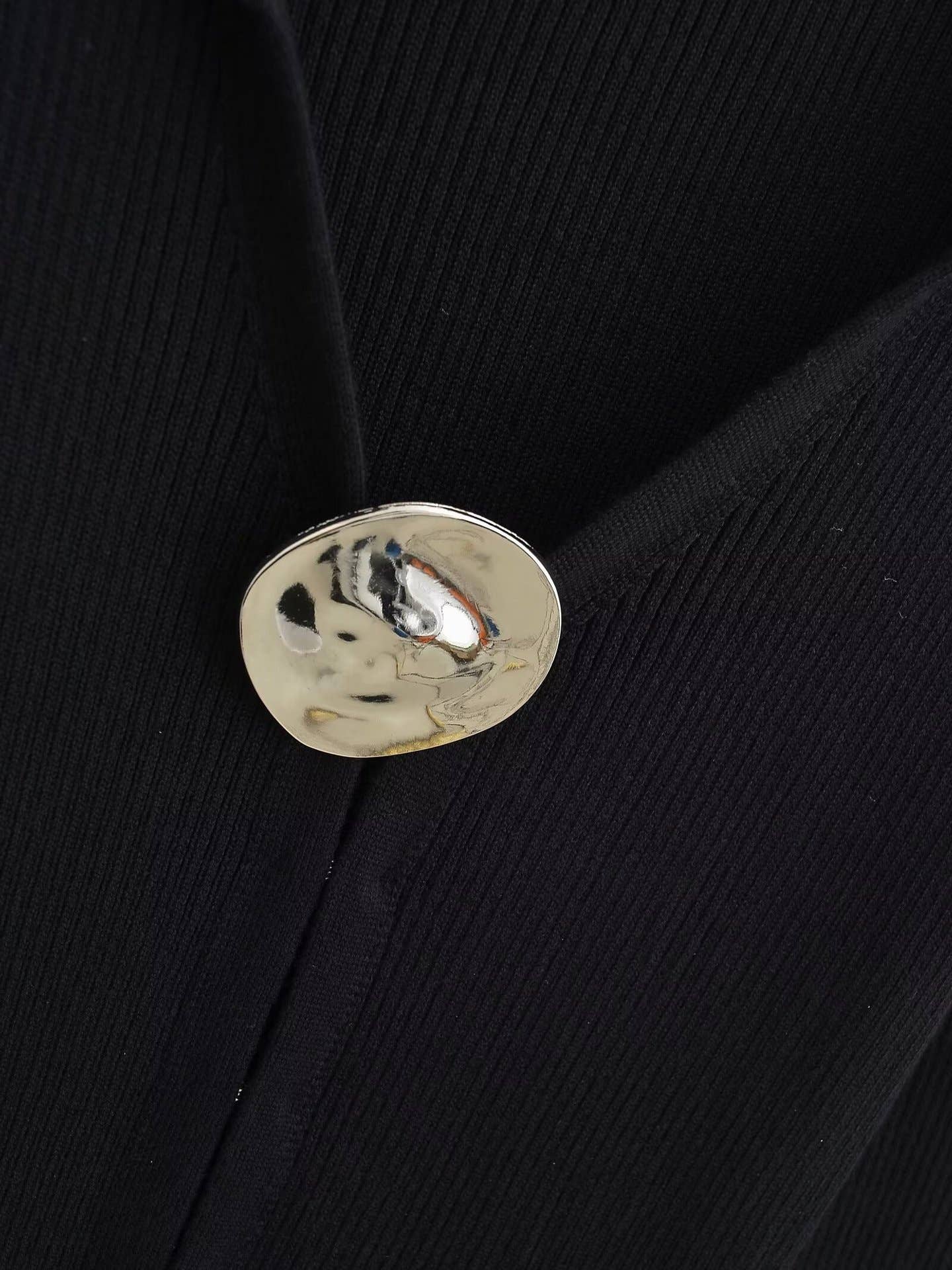 FASHION BIG METAL BUTTON SLIT MIDLENGTH KNITWEAR