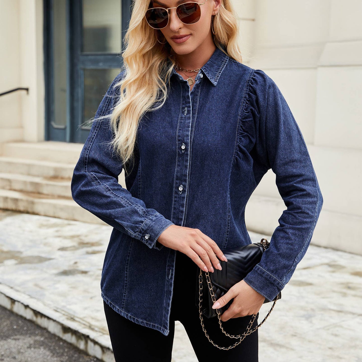 Washed shoulder-shrugging denim long sleeve shirt