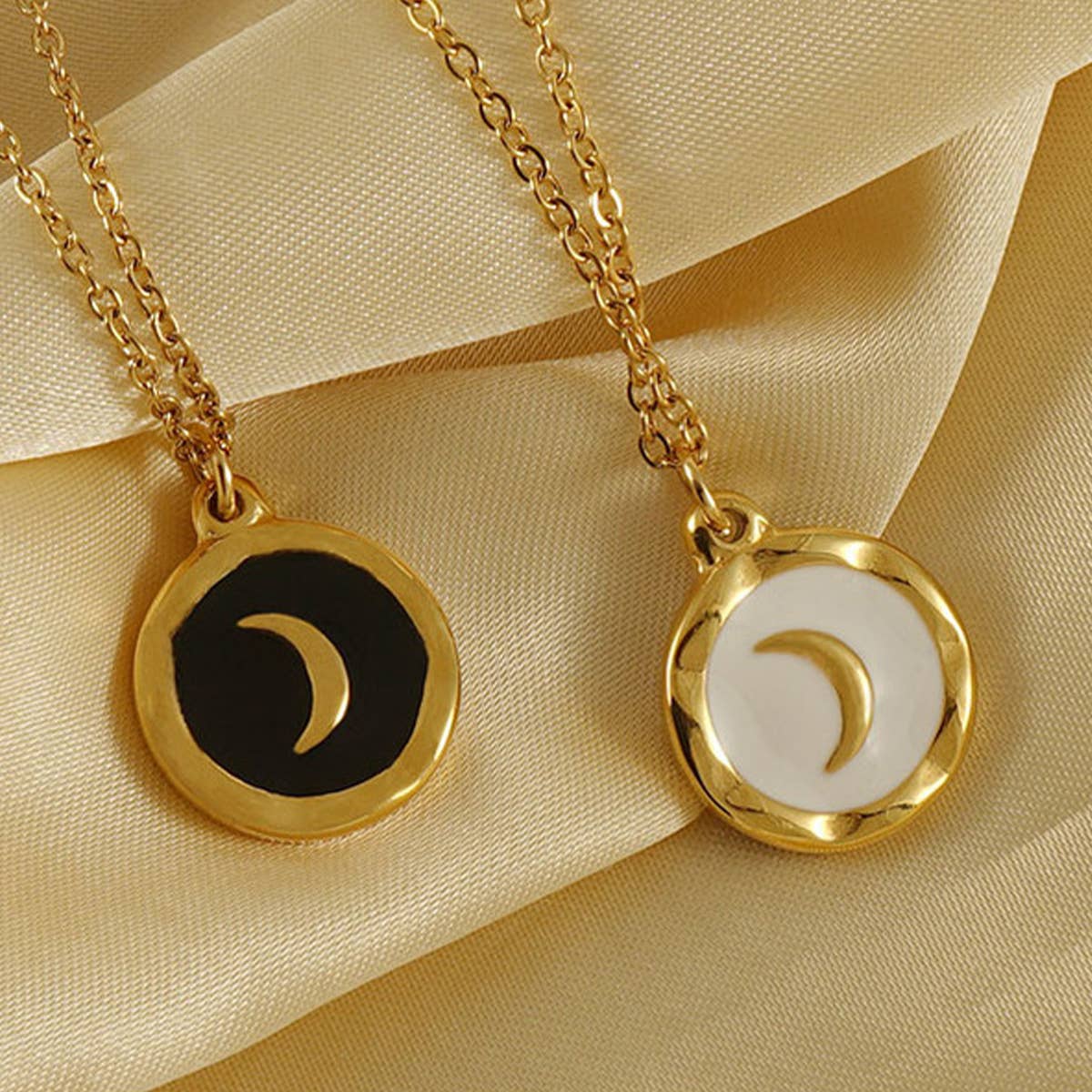 STAINLESS STEEL PLATED 18K GOLD MOON NECKLACE_CWAJE0695