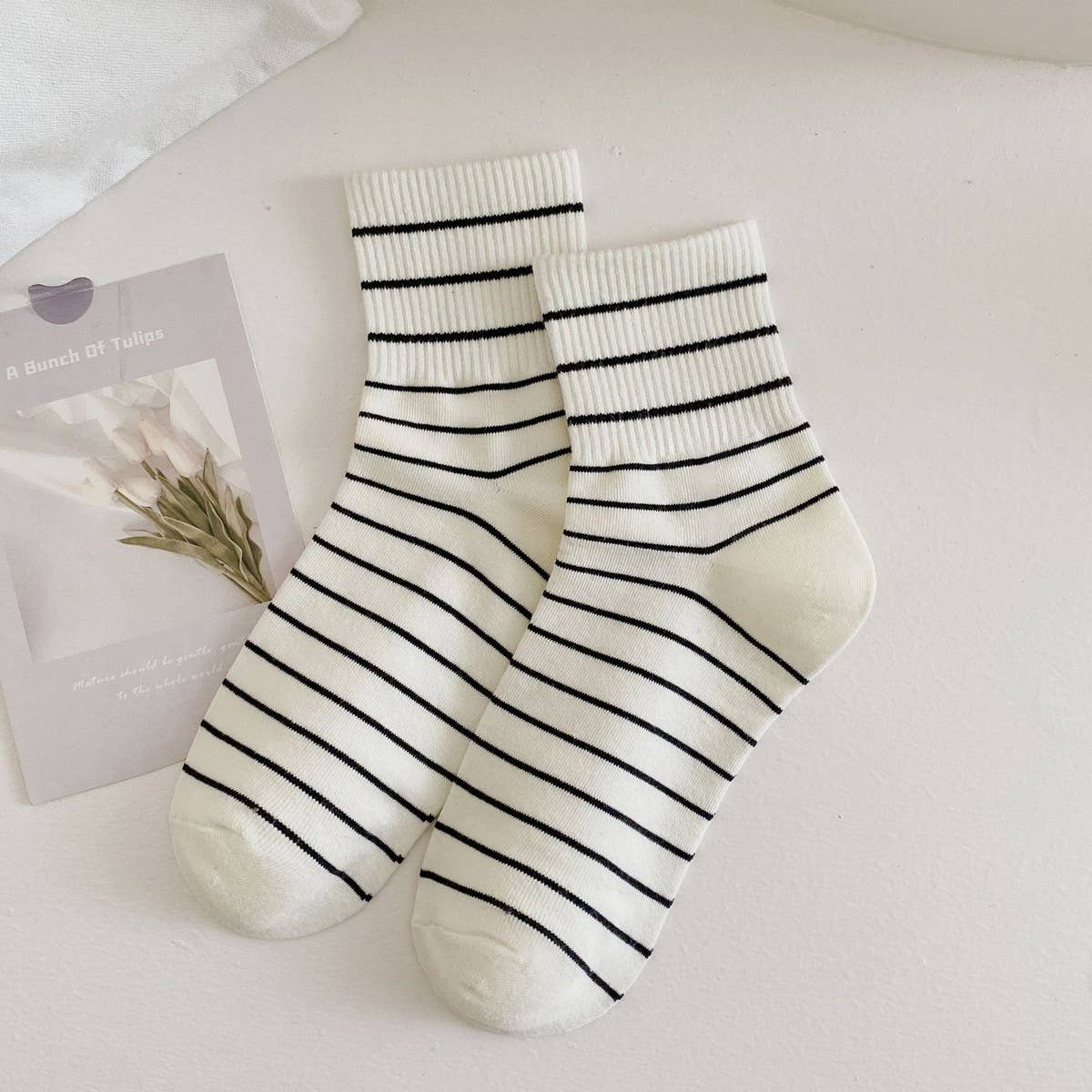 WOMEN'S NEW WHITE STRIPED POLKA DOT MID-CALF SOCKS