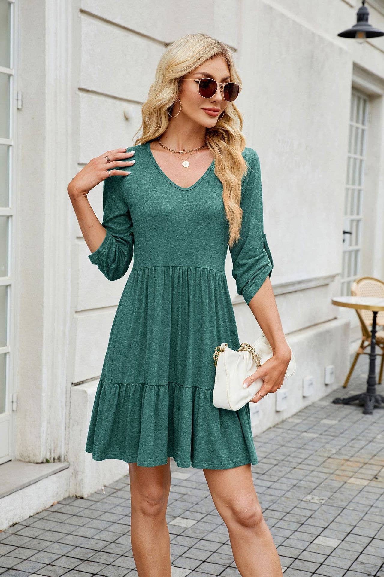Solid color dress with V-neck pleats and ruffles