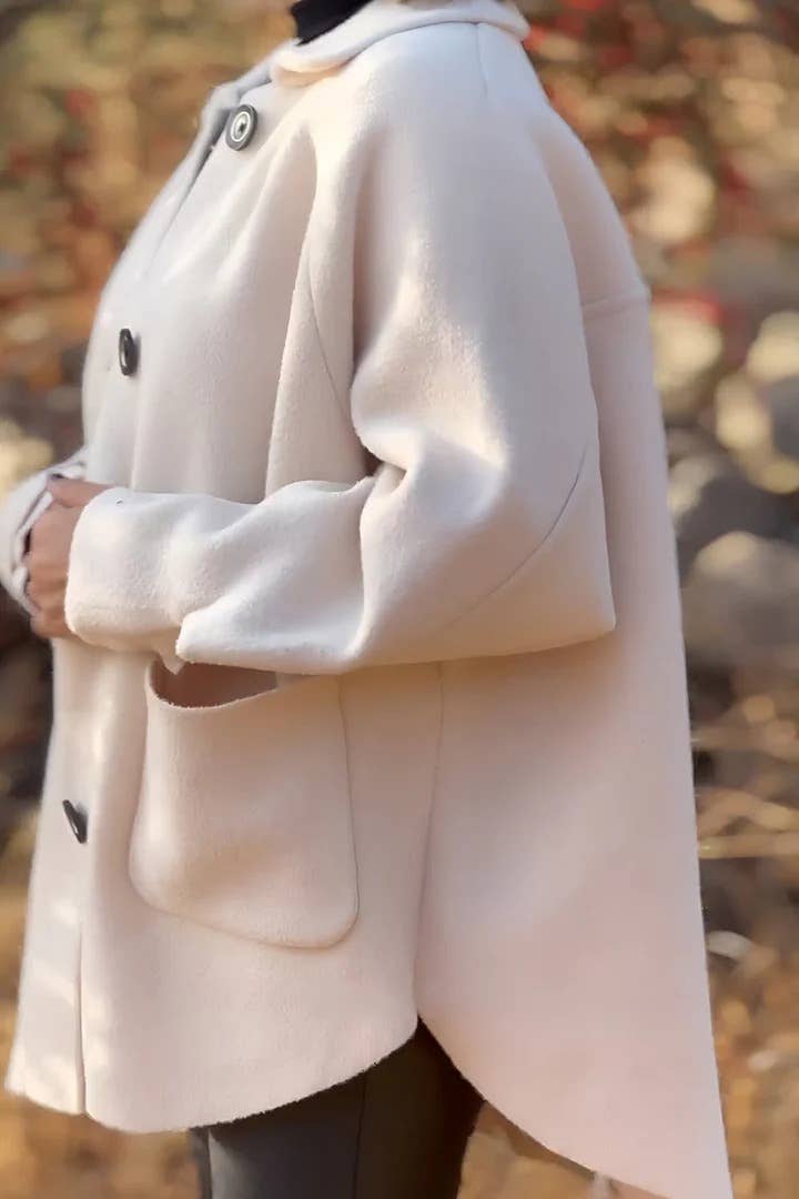 SINGLE-BREASTED WOOLEN COAT WITH LOOSE POCKETS