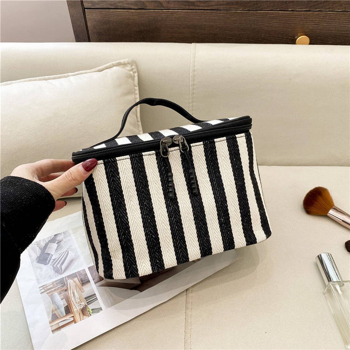NEW STRIPED BLACK AND WHITE CLOTH COSMETIC BAG_CWAB4433