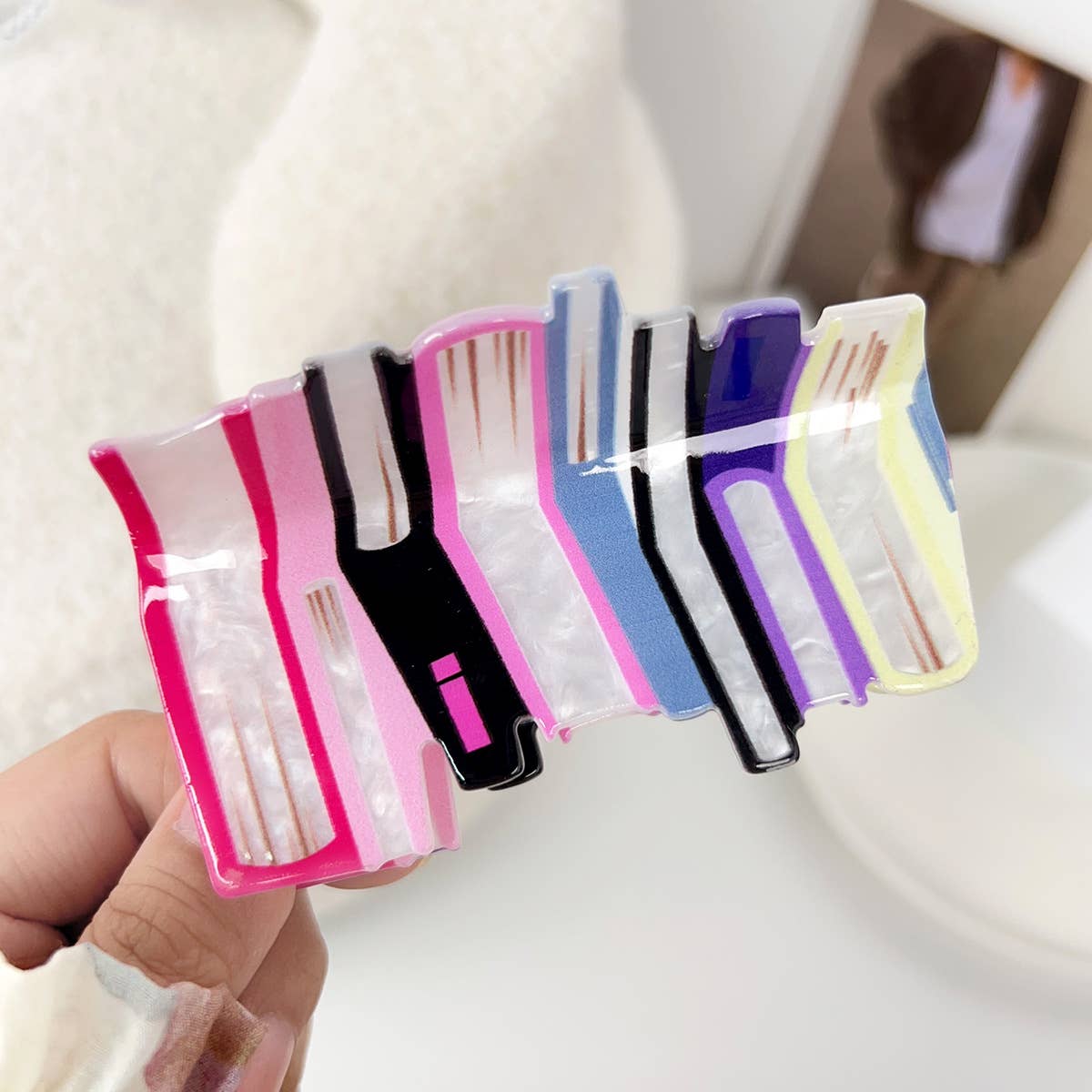 Corrugated acrylic color-blocking book hairpin