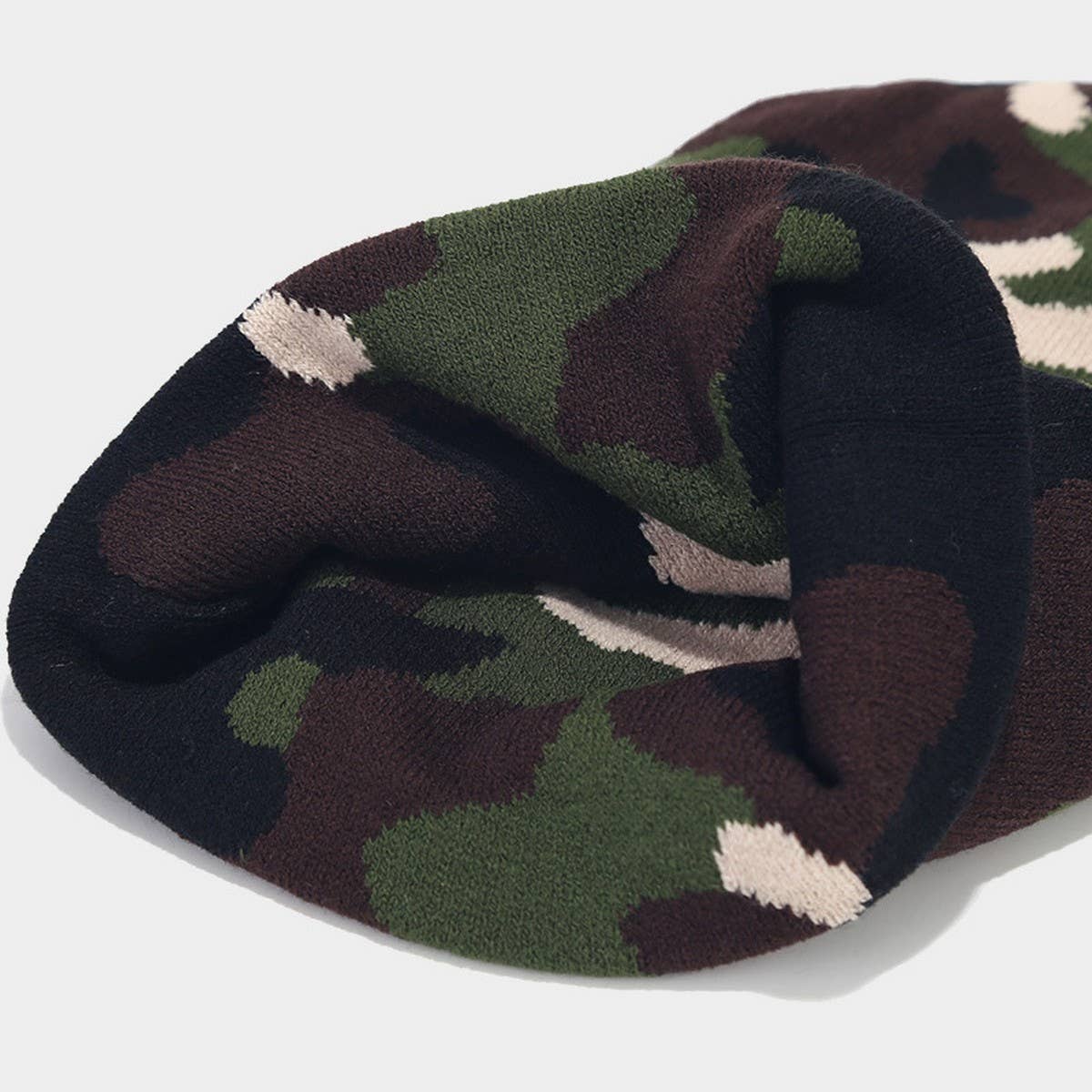 CAMOUFLAGE JACQUARD ROLLED BRIM BEANIE KNITTED HAT_CWAH2078