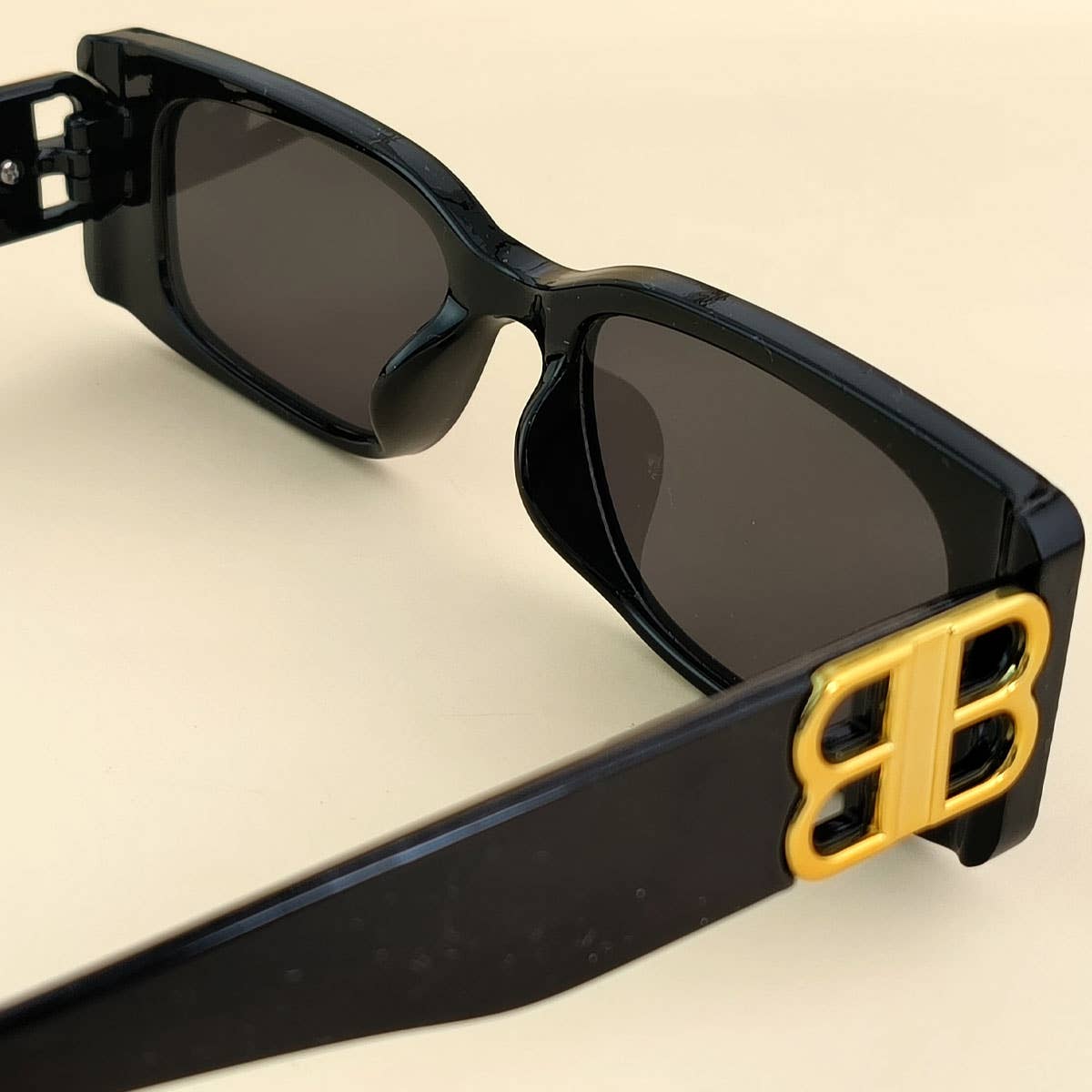 WIDE FRAME SQUARE SUNGLASSES
