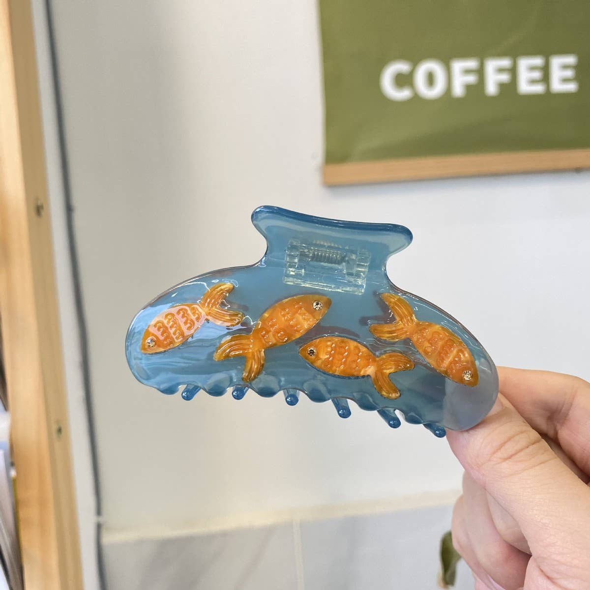 Clear Acetate Fish Hair Claw - Cute INS Style Clip_CWAHA0557