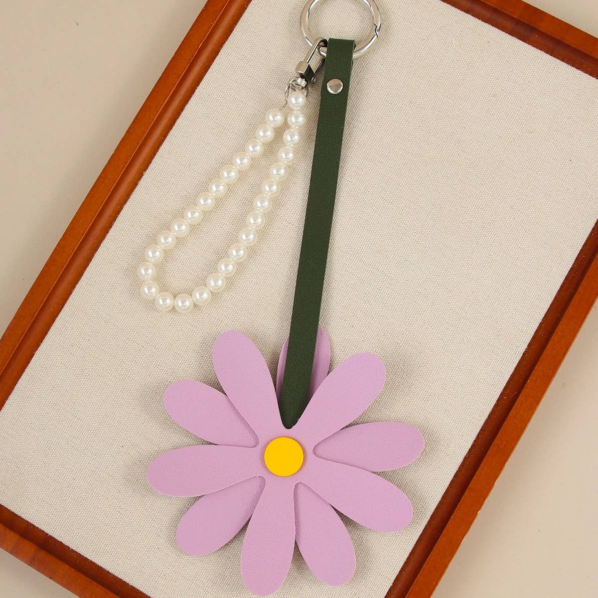 Cute PU Daisy Pearl Chain Flower Keychain Charm