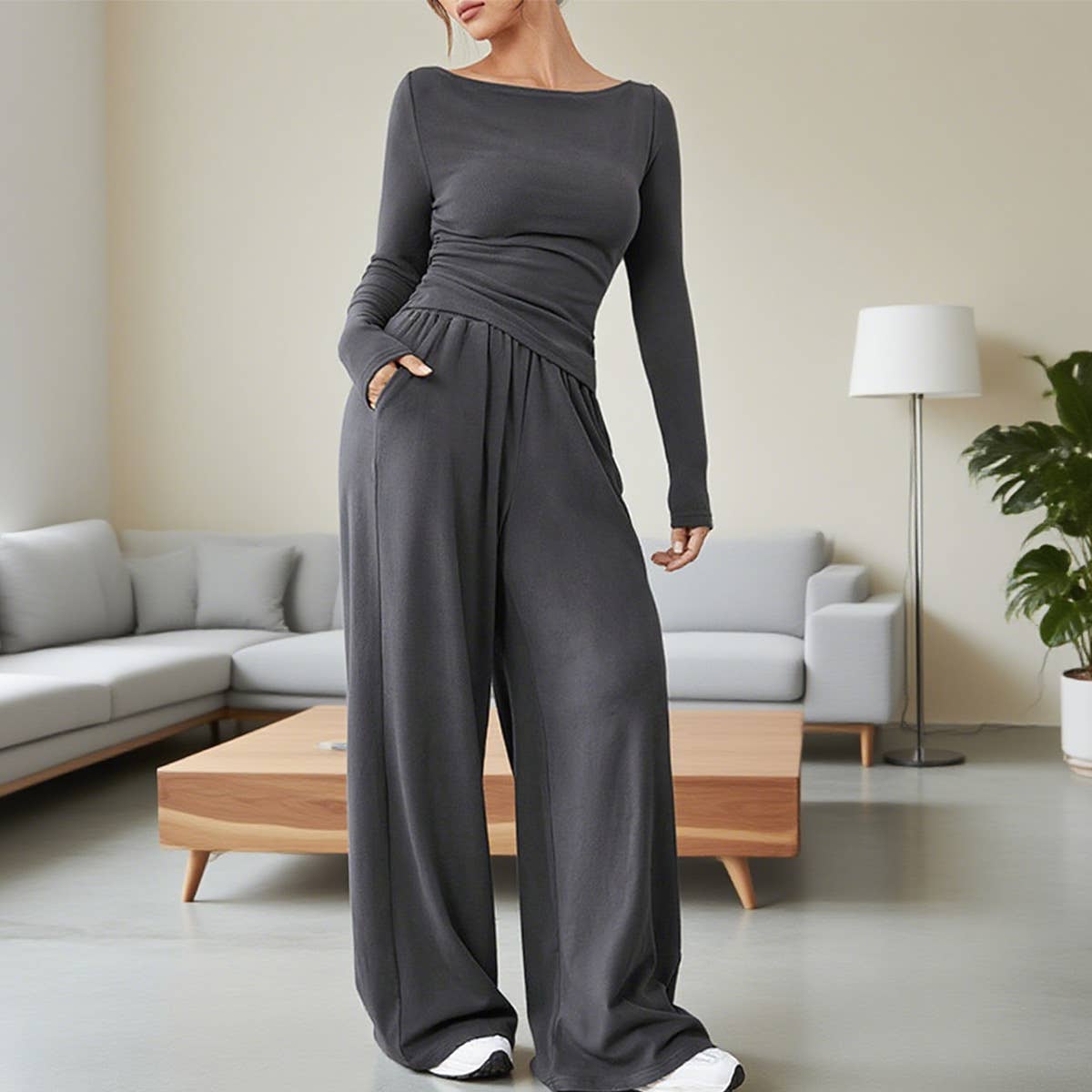 Loose-fitting top and wide-leg pants set