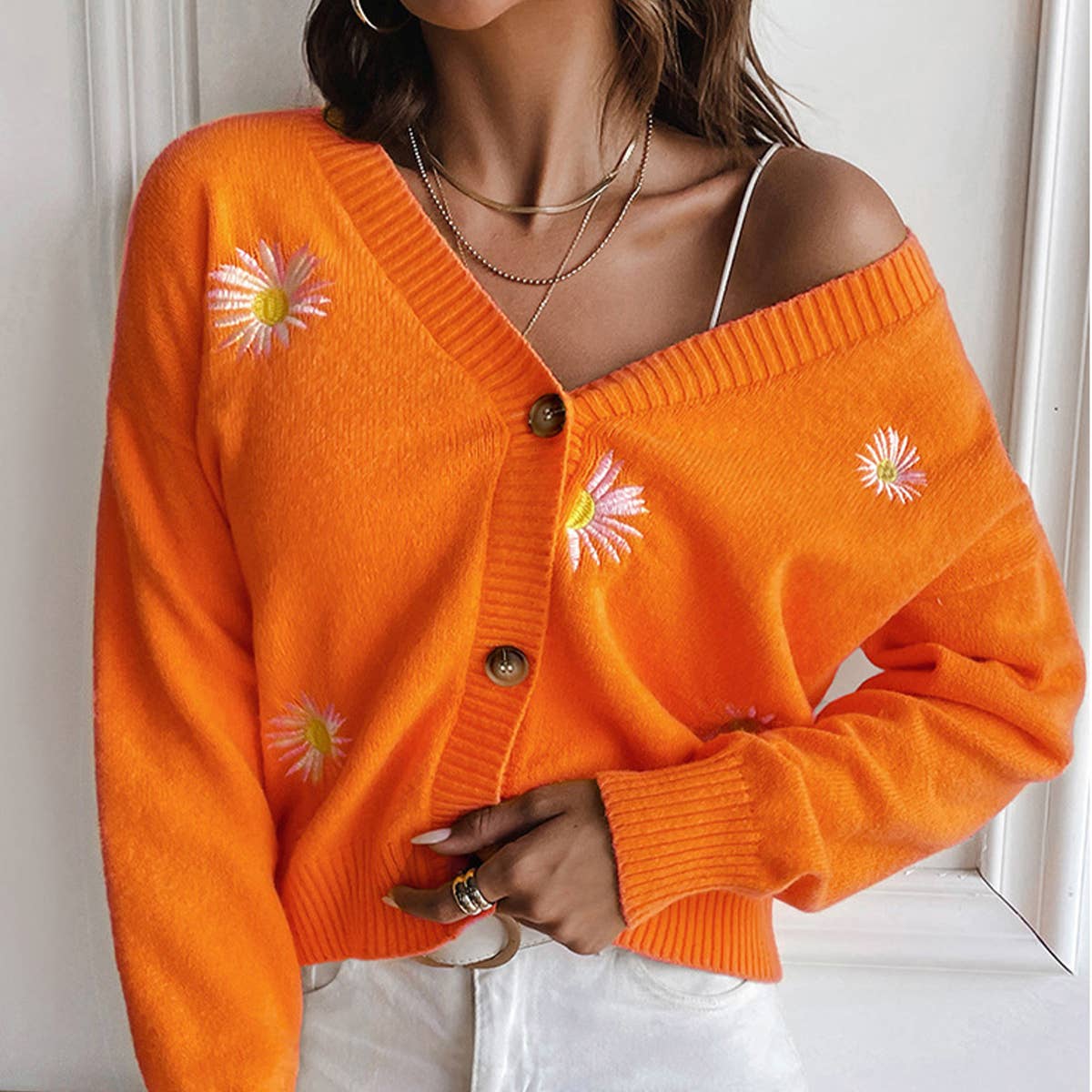 LITTLE CHRYSANTHEMUM EMBROIDERY V-NECK SWEATER