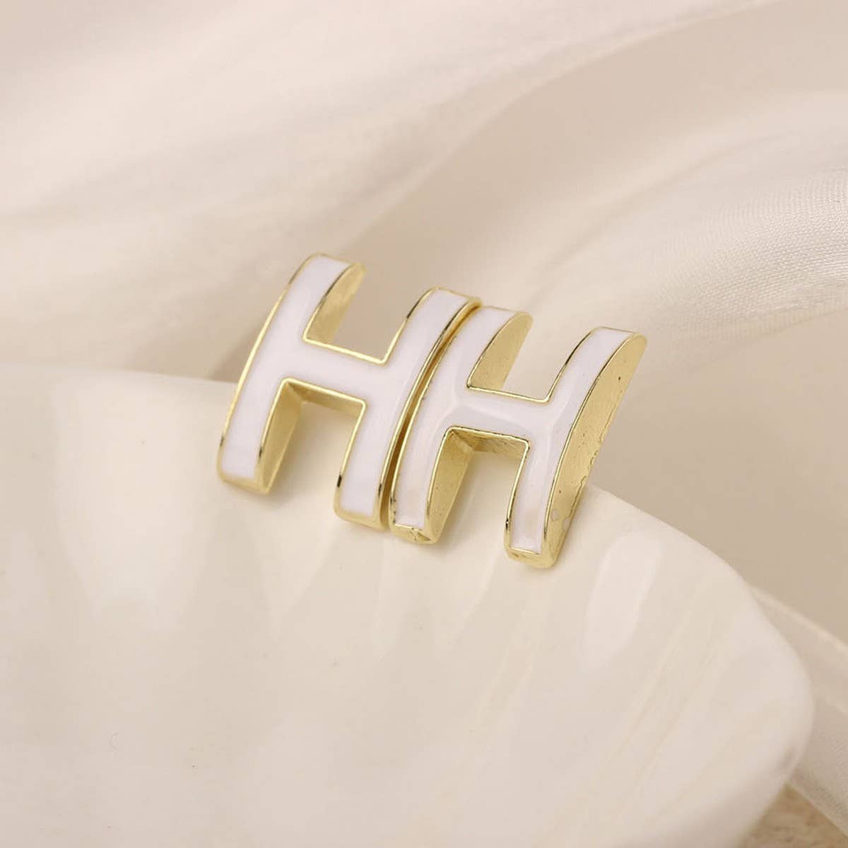 NEW SIMPLE HOLLOW GRID FOUR-LEAF EARRINGS