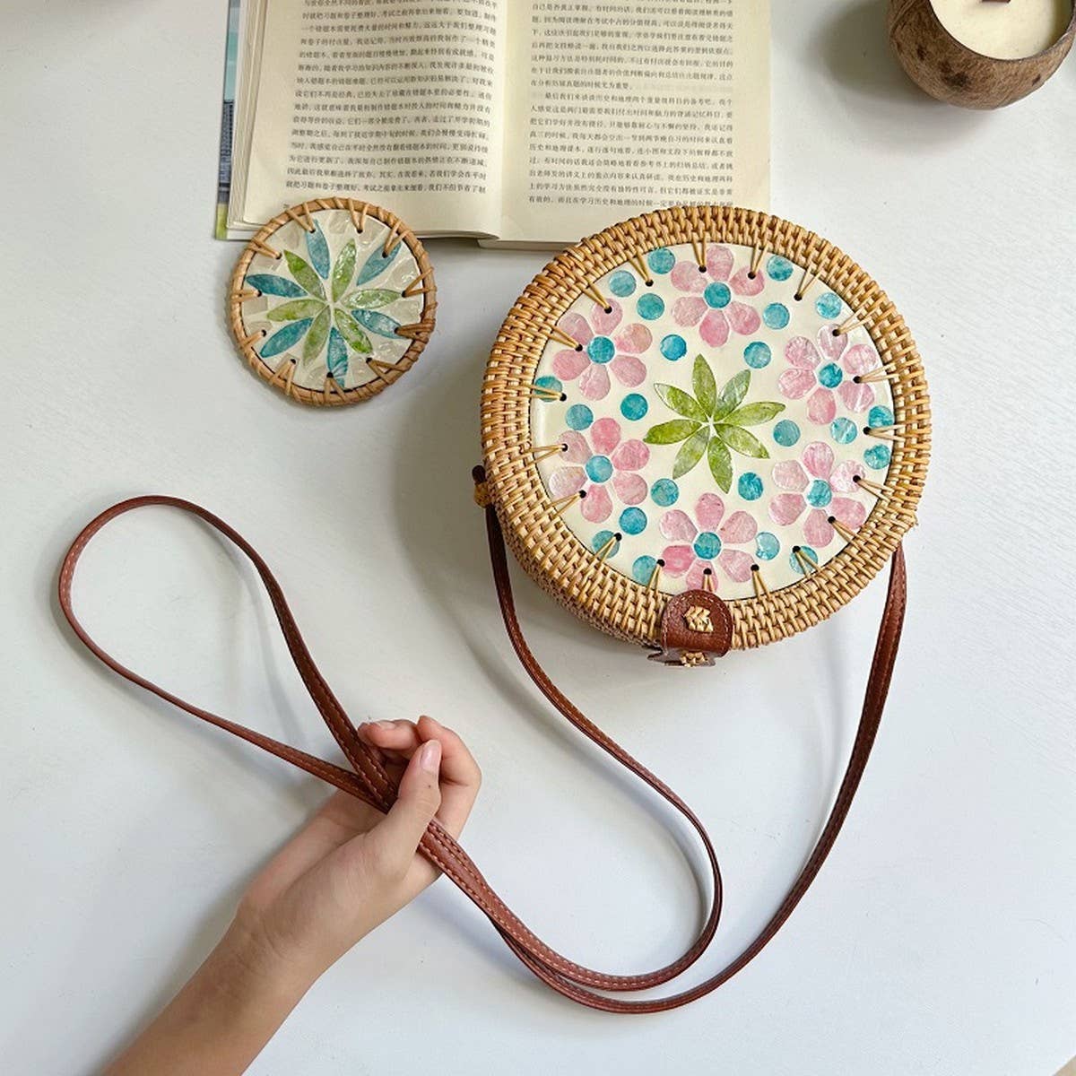 WOVEN COLORFUL SHELL SHOULDER CROSSBODY BAG_CWMM4546