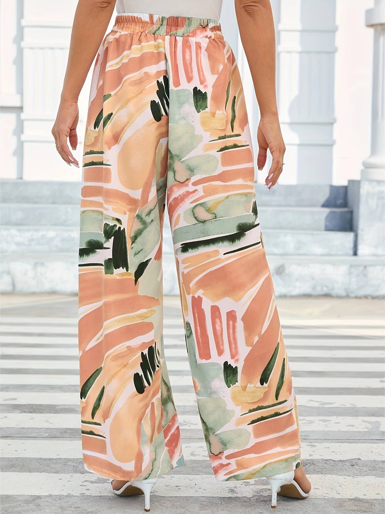 Loose and tight-waisted wide-leg pants