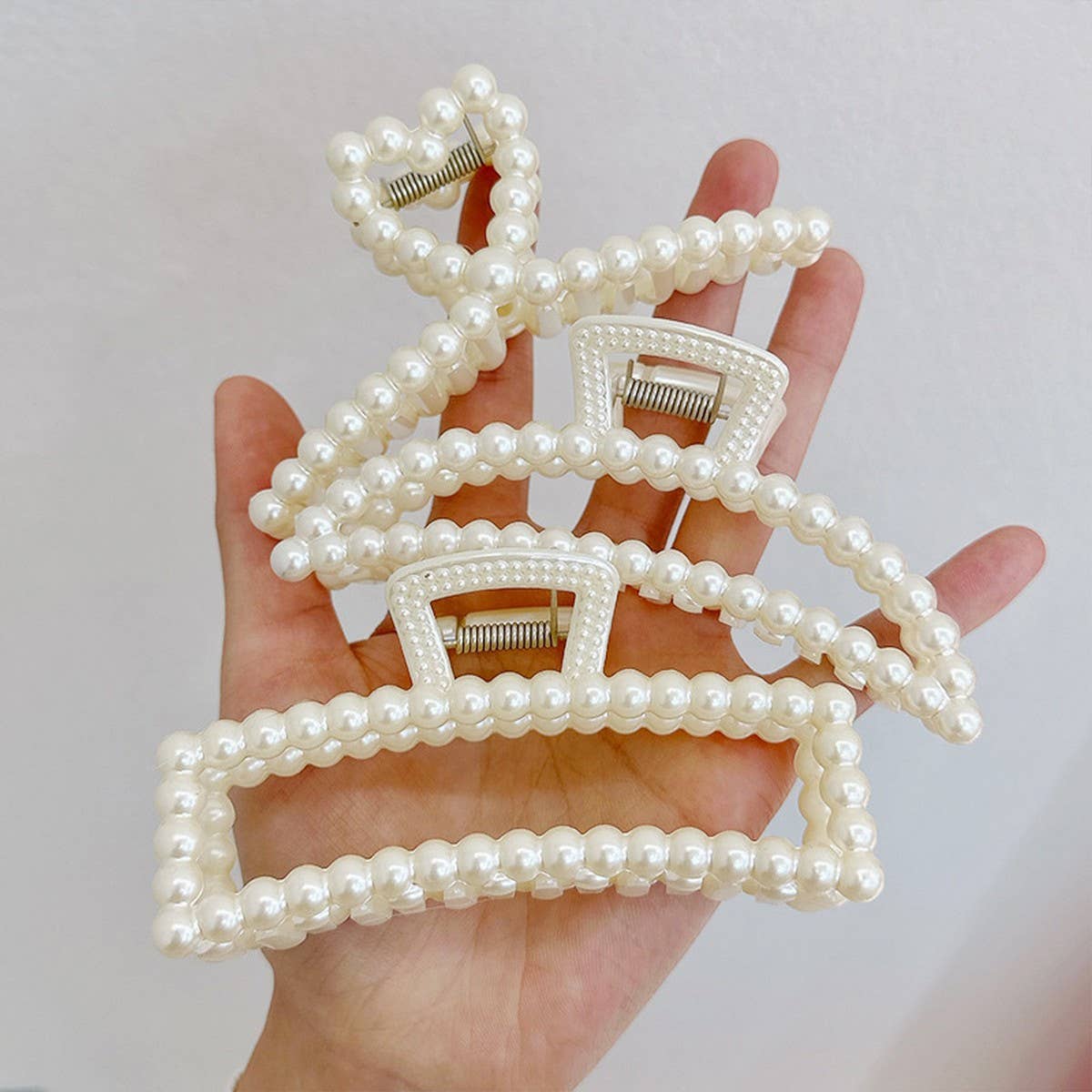 Chic Pearl Heart Claw Clip ? Minimalist Hair Grip