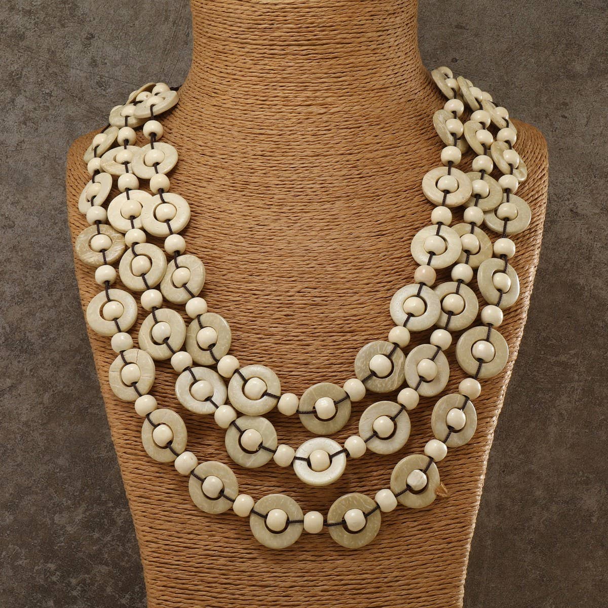 BOHEMIAN VINTAGE COCONUT SHELL SWEATER CHAIN_CWMM4387