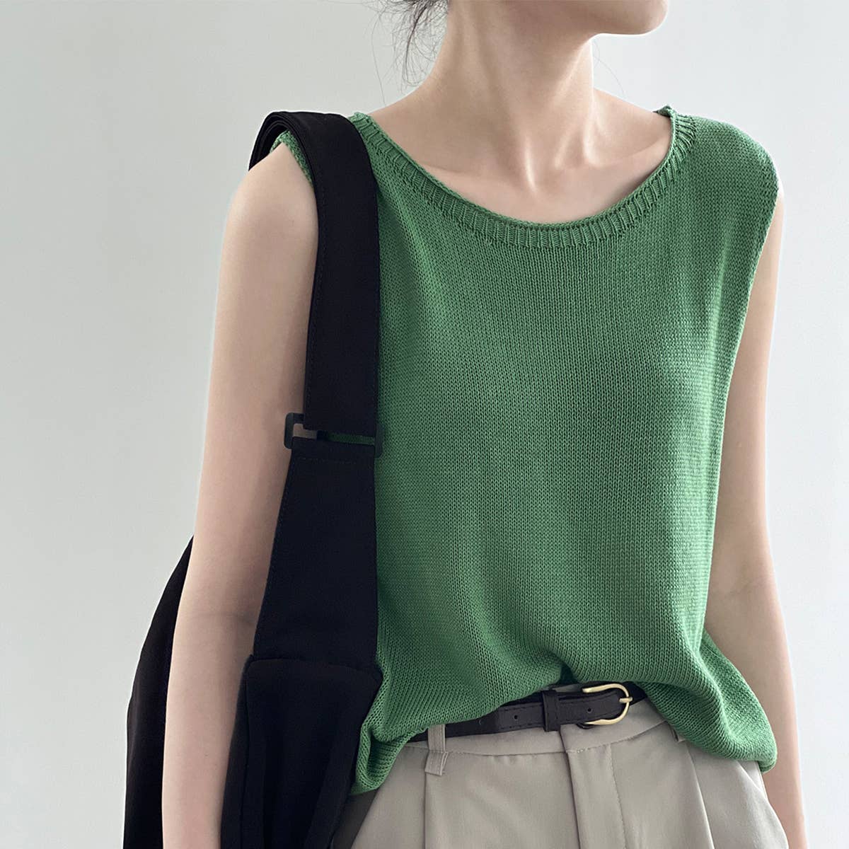 SIMPLE SOLID COLOR U-NECK KNIT VEST