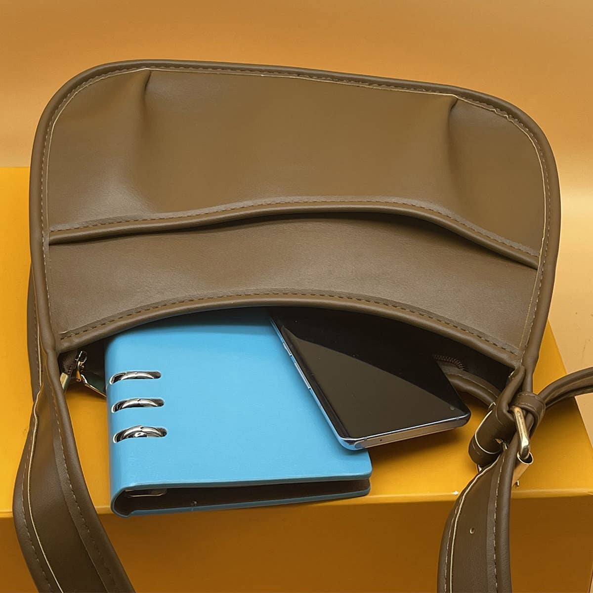 WOMEN DIAGONAL SHOULDER BAG_CWAB0976