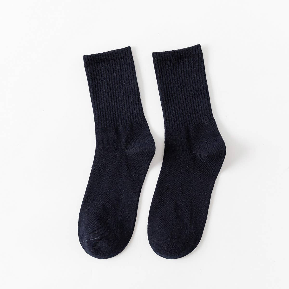 VERSATILE SOLID COLOR CASUAL MID-CALF SOCKS